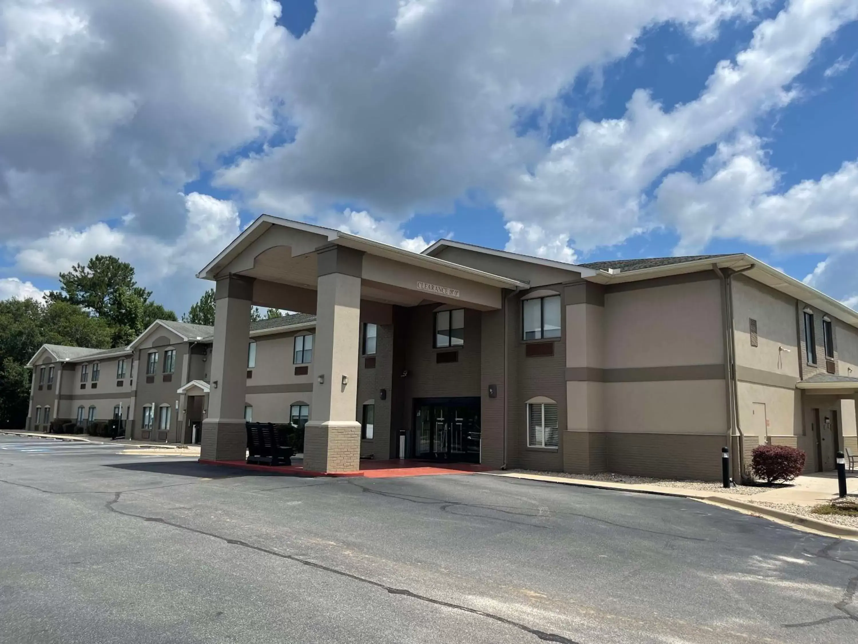 Property Building in Country Inn & Suites by Radisson, Midway, FL