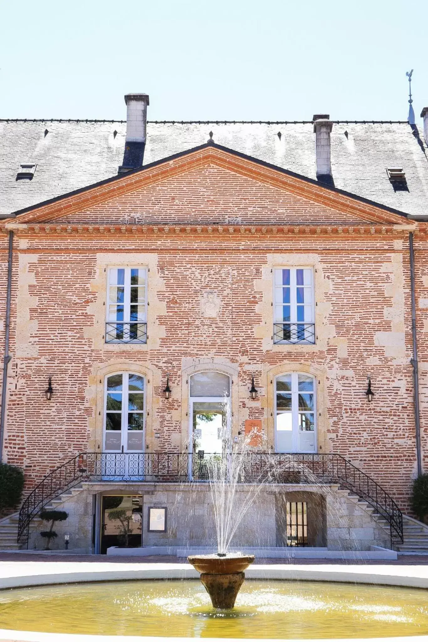 Facade/entrance, Property Building in Logis Château Saint Marcel