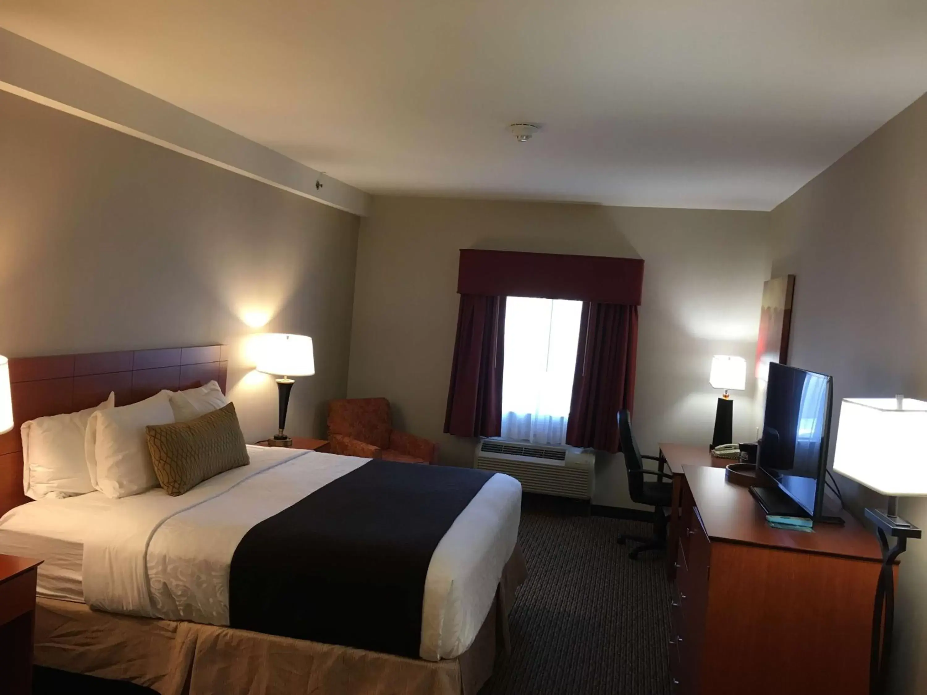 Photo of the whole room in Best Western Plus Arrowhead Hotel