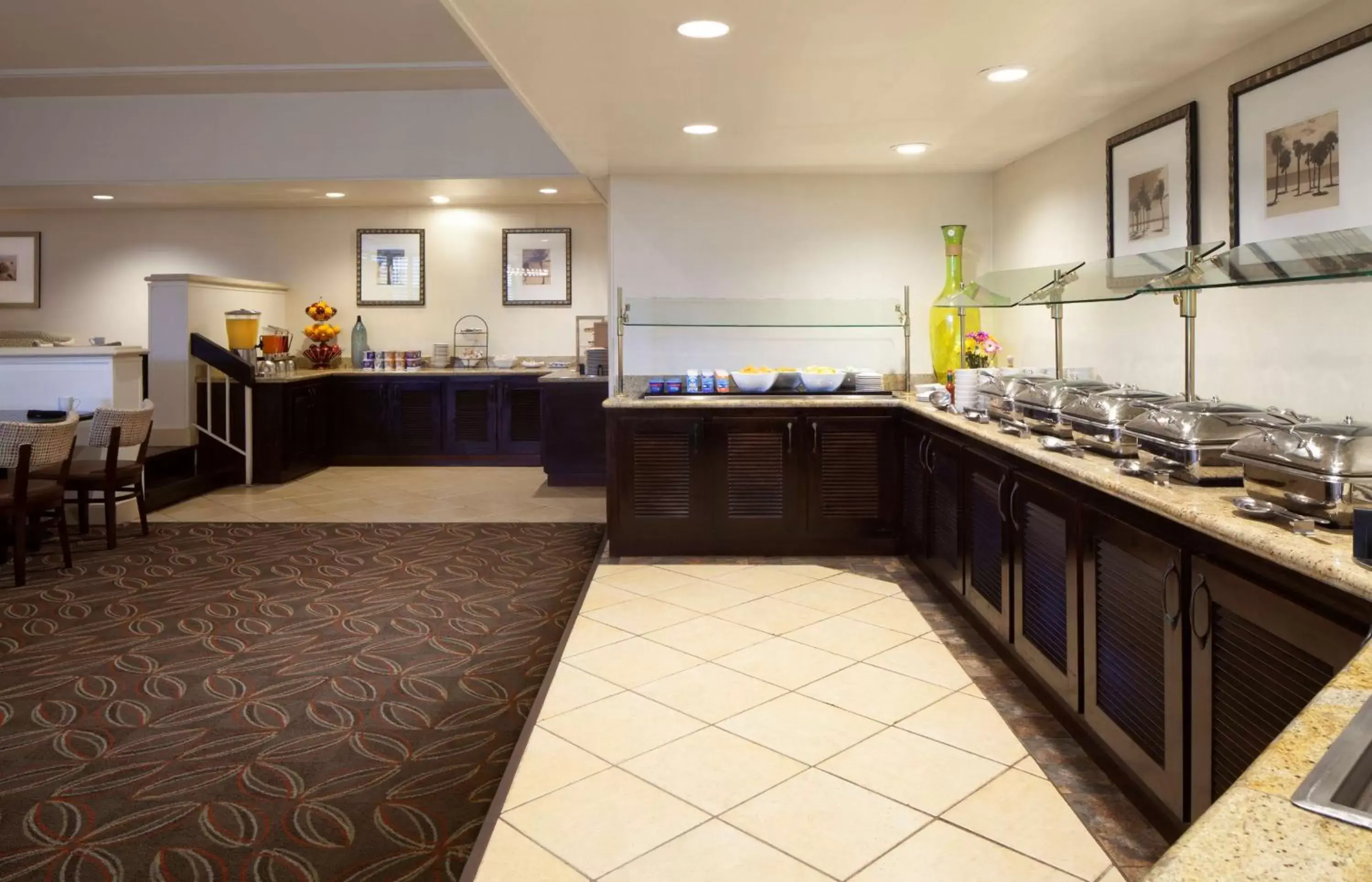 Restaurant/places to eat, Kitchen/Kitchenette in Hilton Tampa Airport Westshore