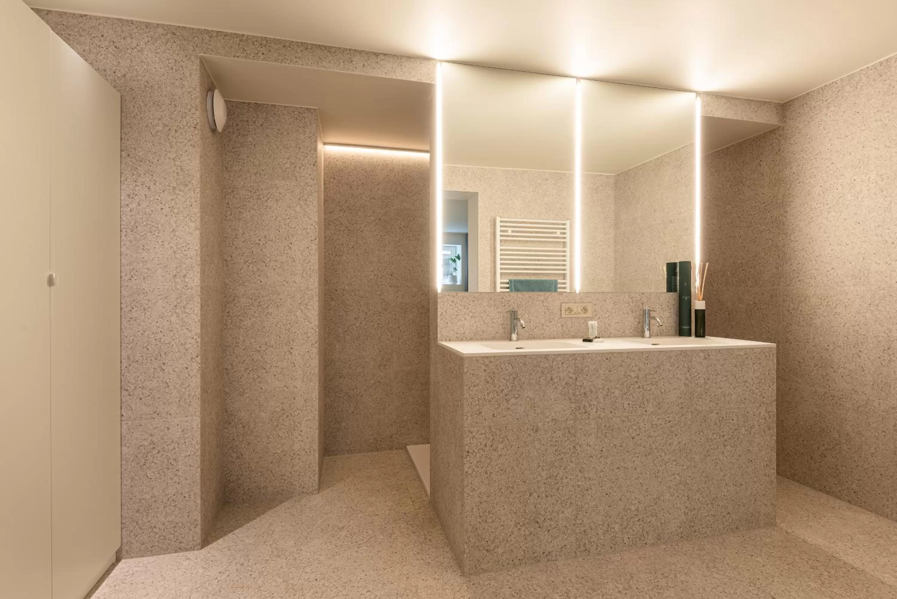 Bathroom in Gepetto's - Beautiful stay in the Historic centre of Ghent -