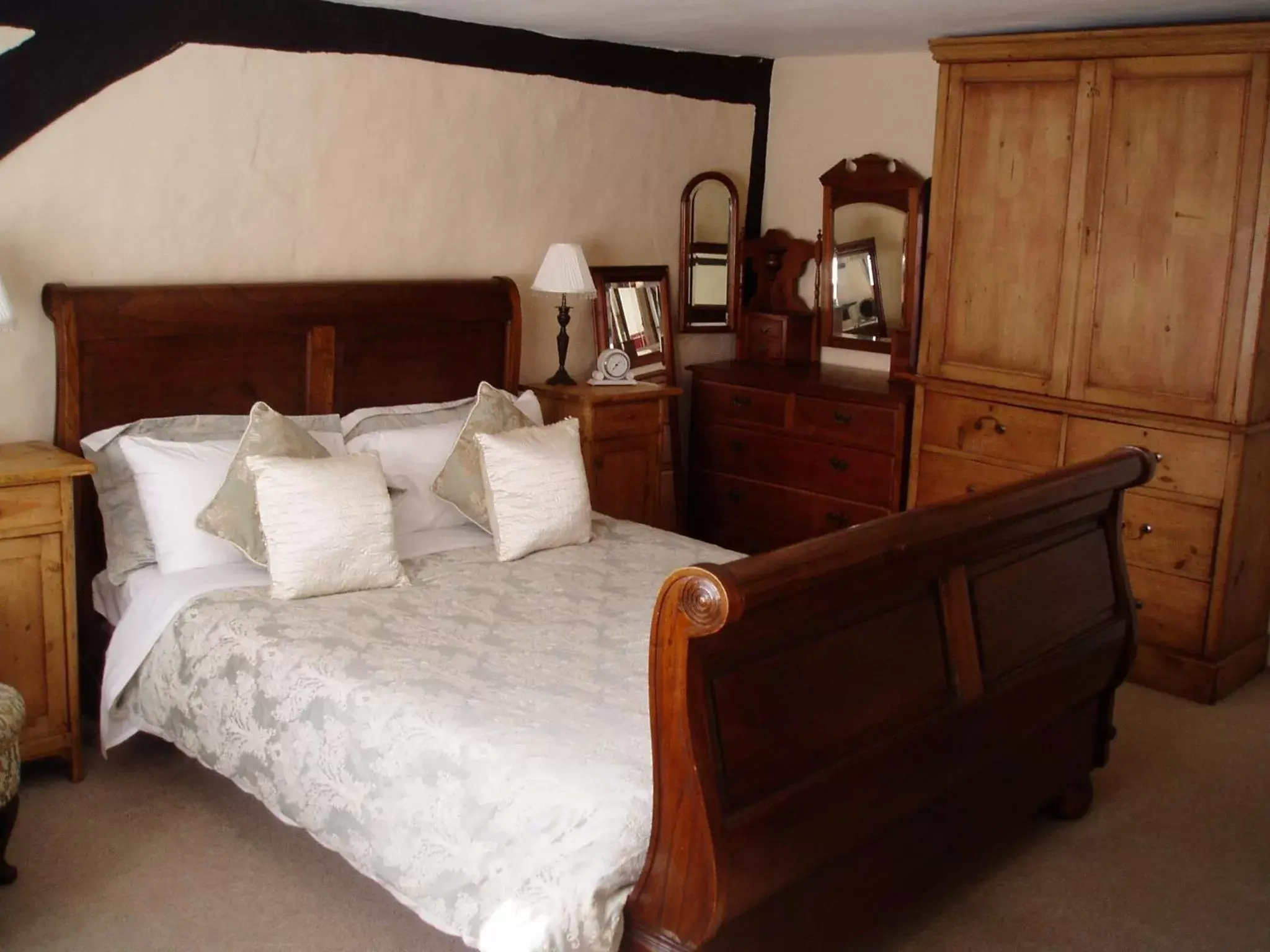 Bedroom, Bed in The Chequers Inn