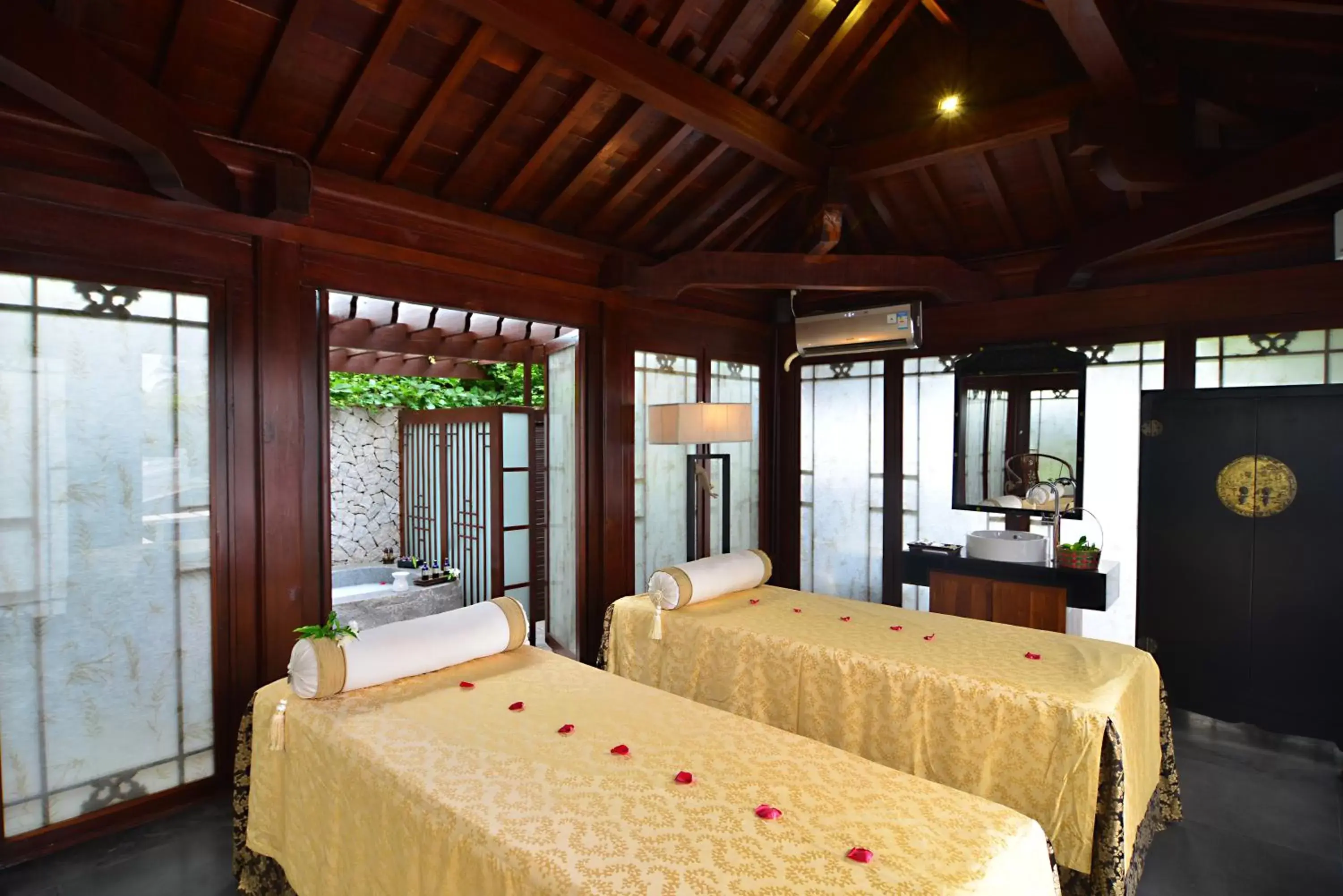 Spa and wellness centre/facilities in Huayu Resort & Spa Yalong Bay Sanya