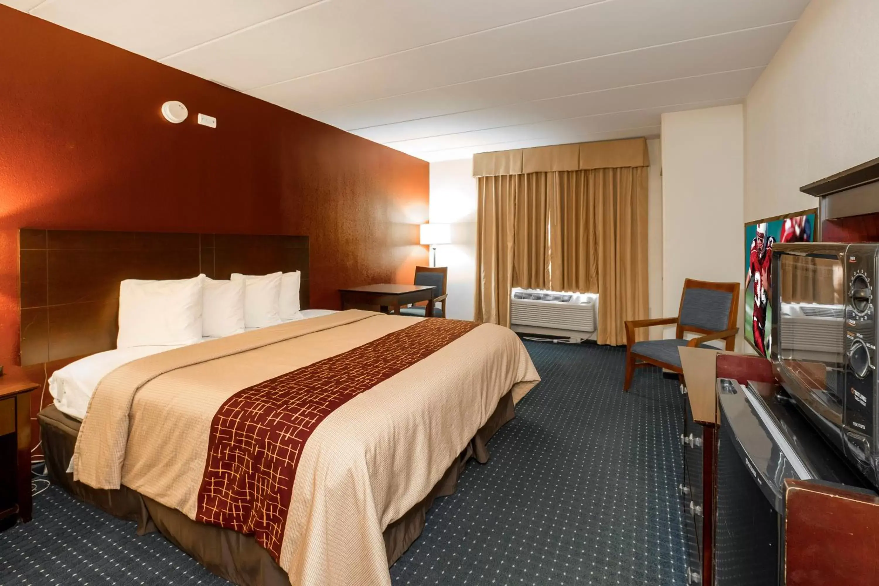 Bedroom in Red Roof Inn Annapolis