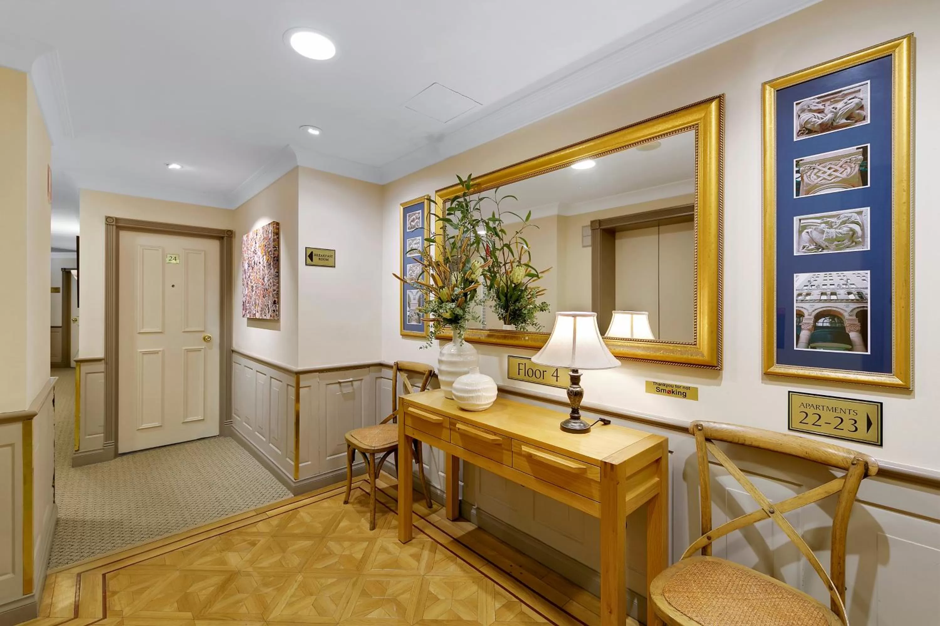 Decorative detail in Manor Apartment Hotel