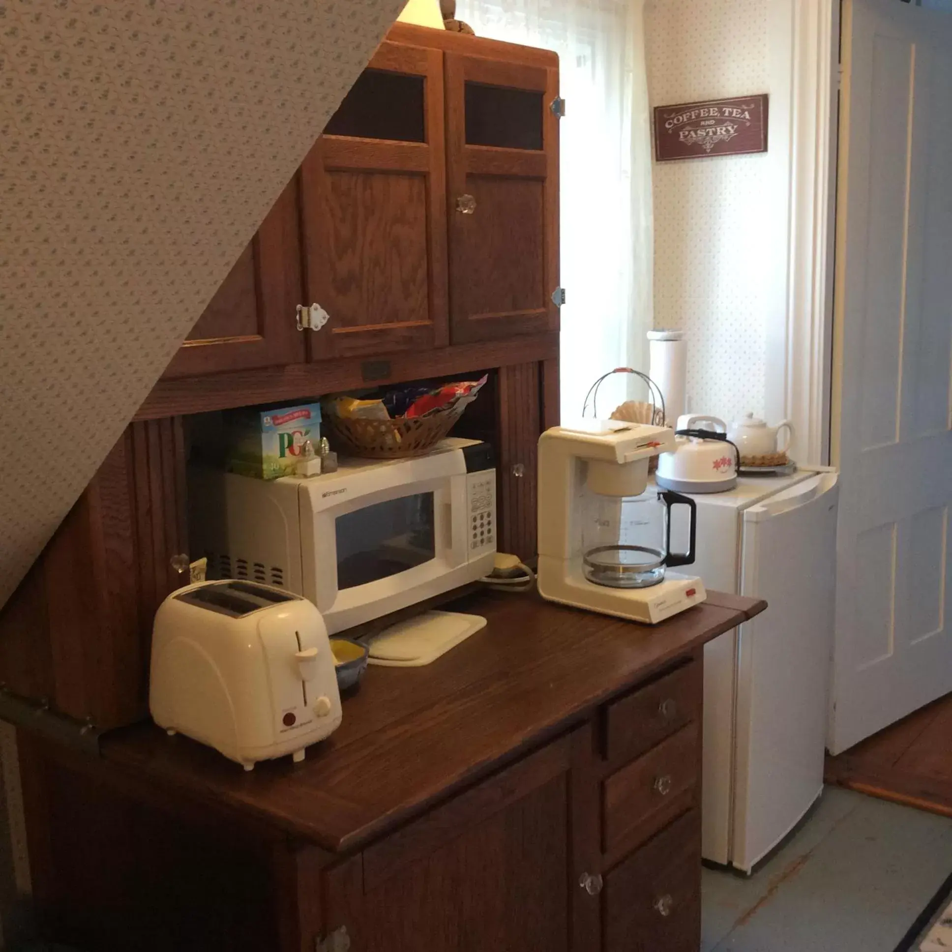 Kitchen/Kitchenette in Clary Lake Bed and Breakfast