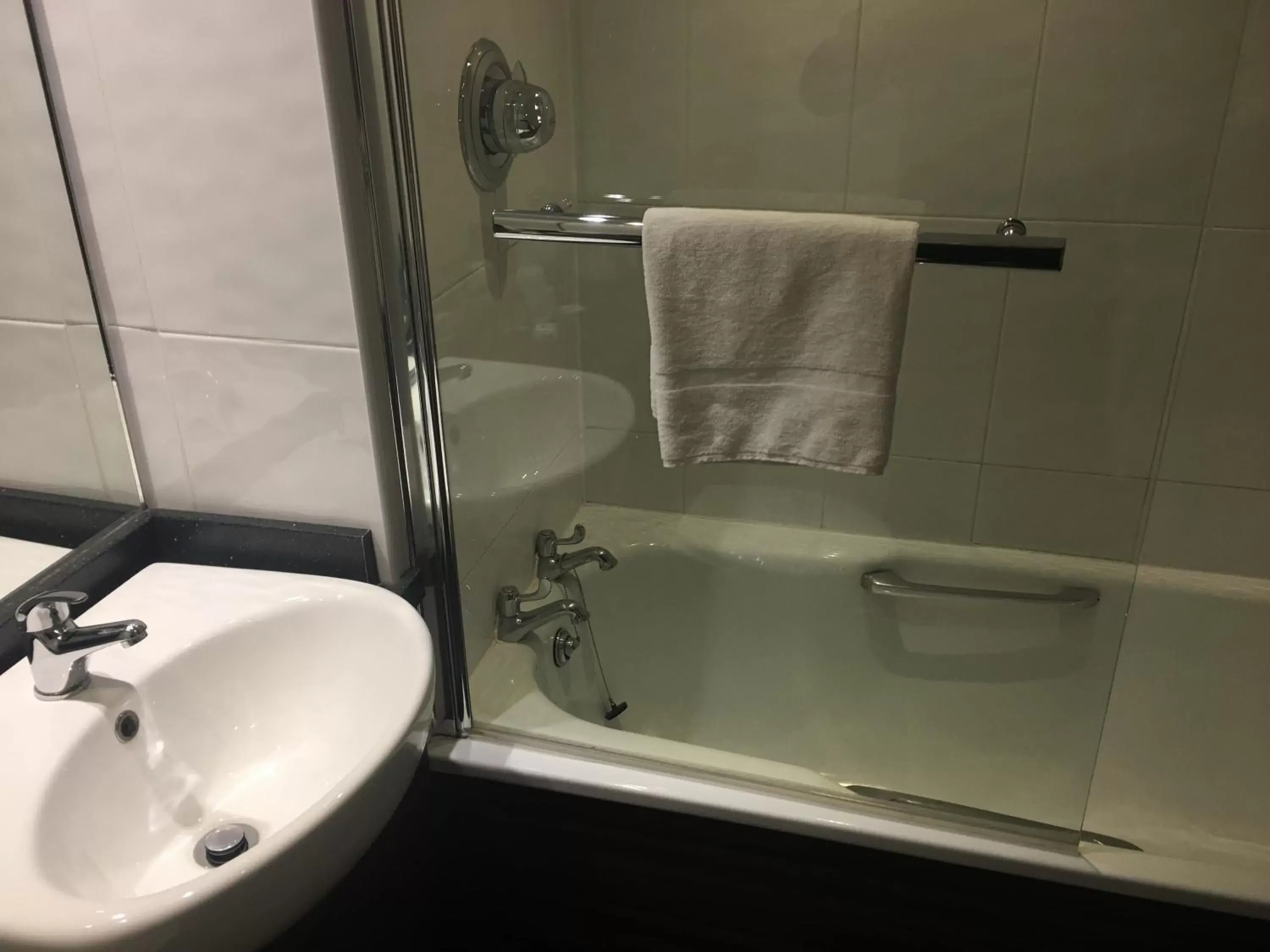 Bathroom in The Victoria Hotel