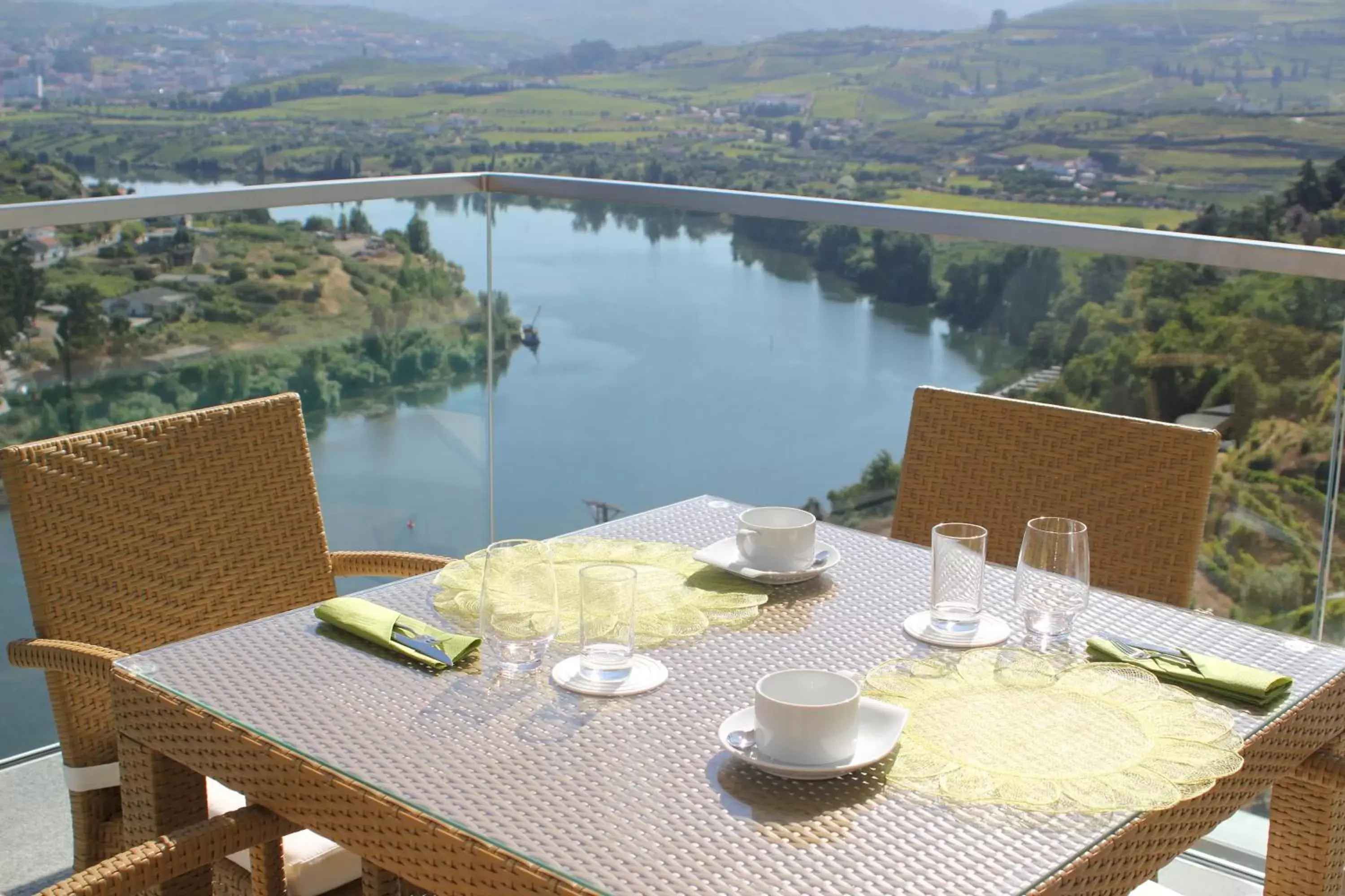 Restaurant/Places to Eat in Delfim Douro Hotel