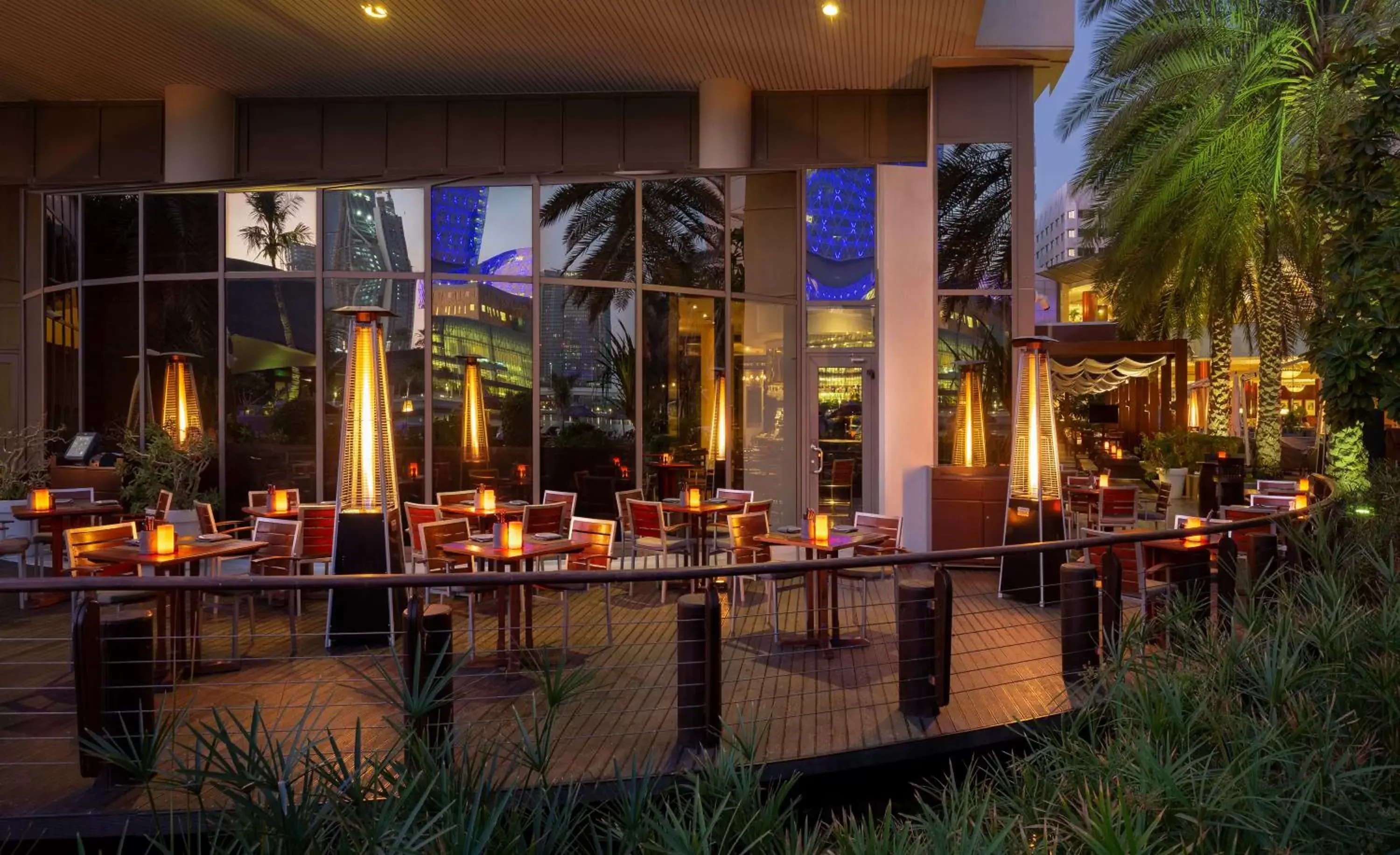 Restaurant/Places to Eat in Beach Rotana - Abu Dhabi