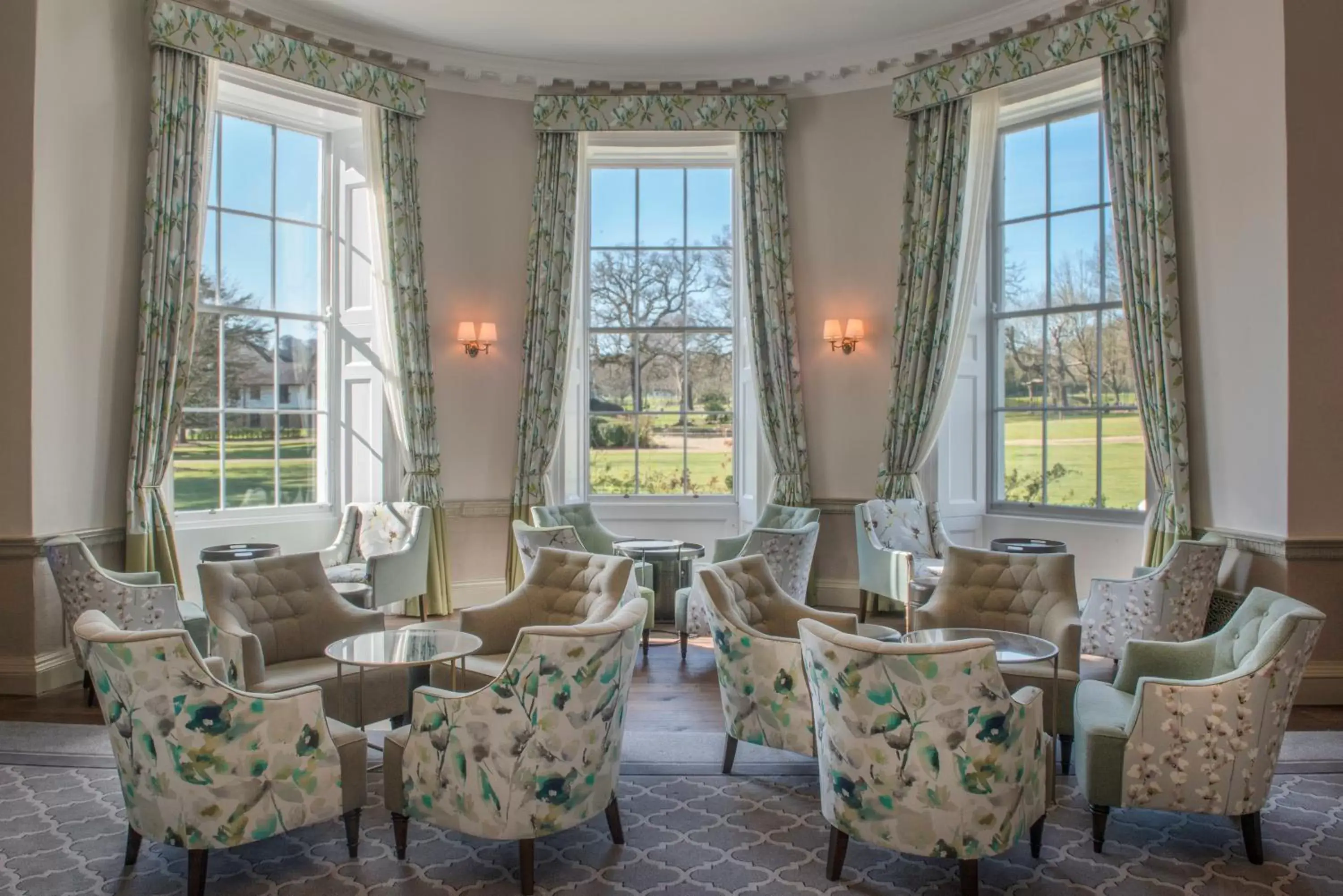 Lounge or bar in De Vere Beaumont Estate