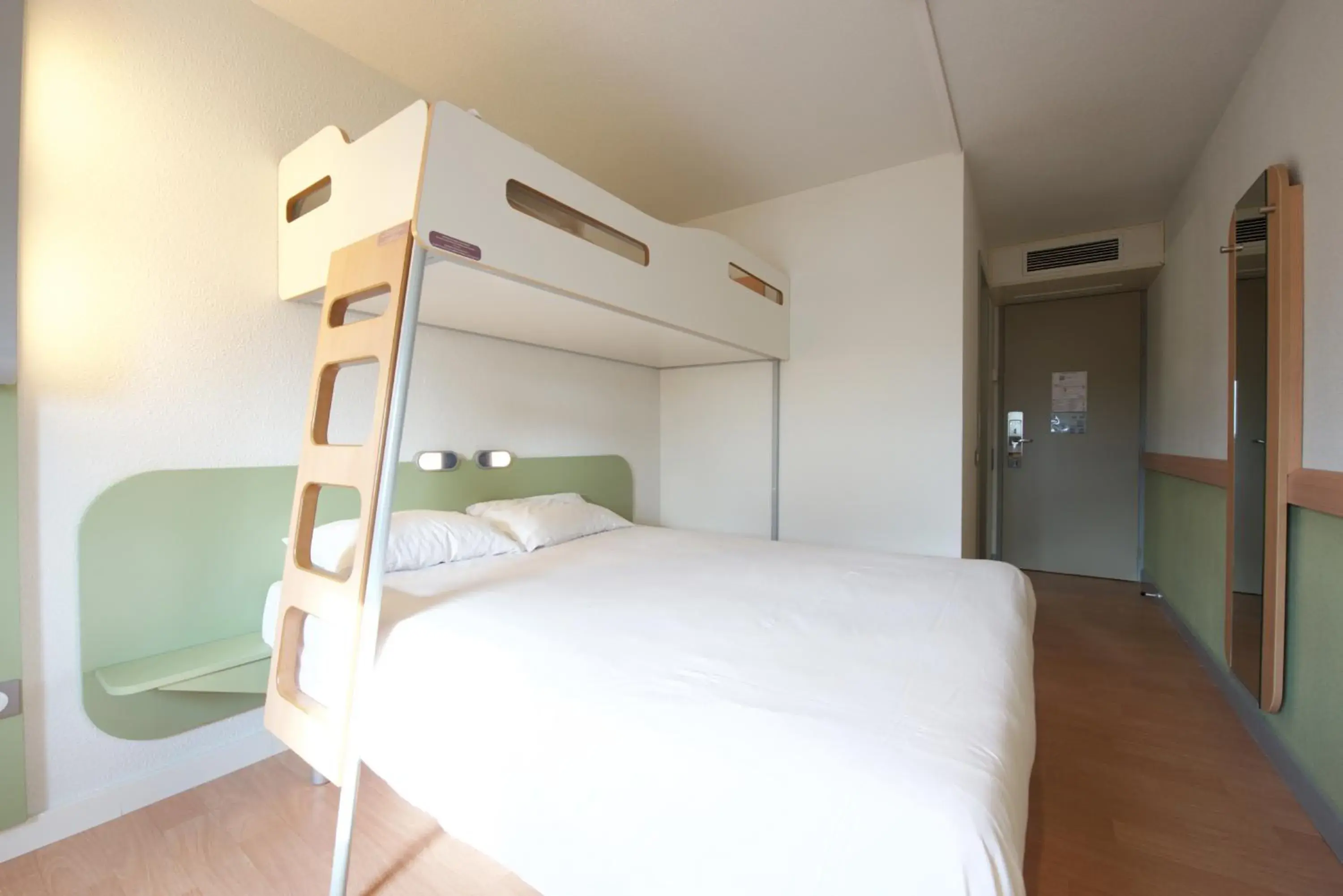 Bed, Bunk Bed in ibis budget Saint Paul Les Dax