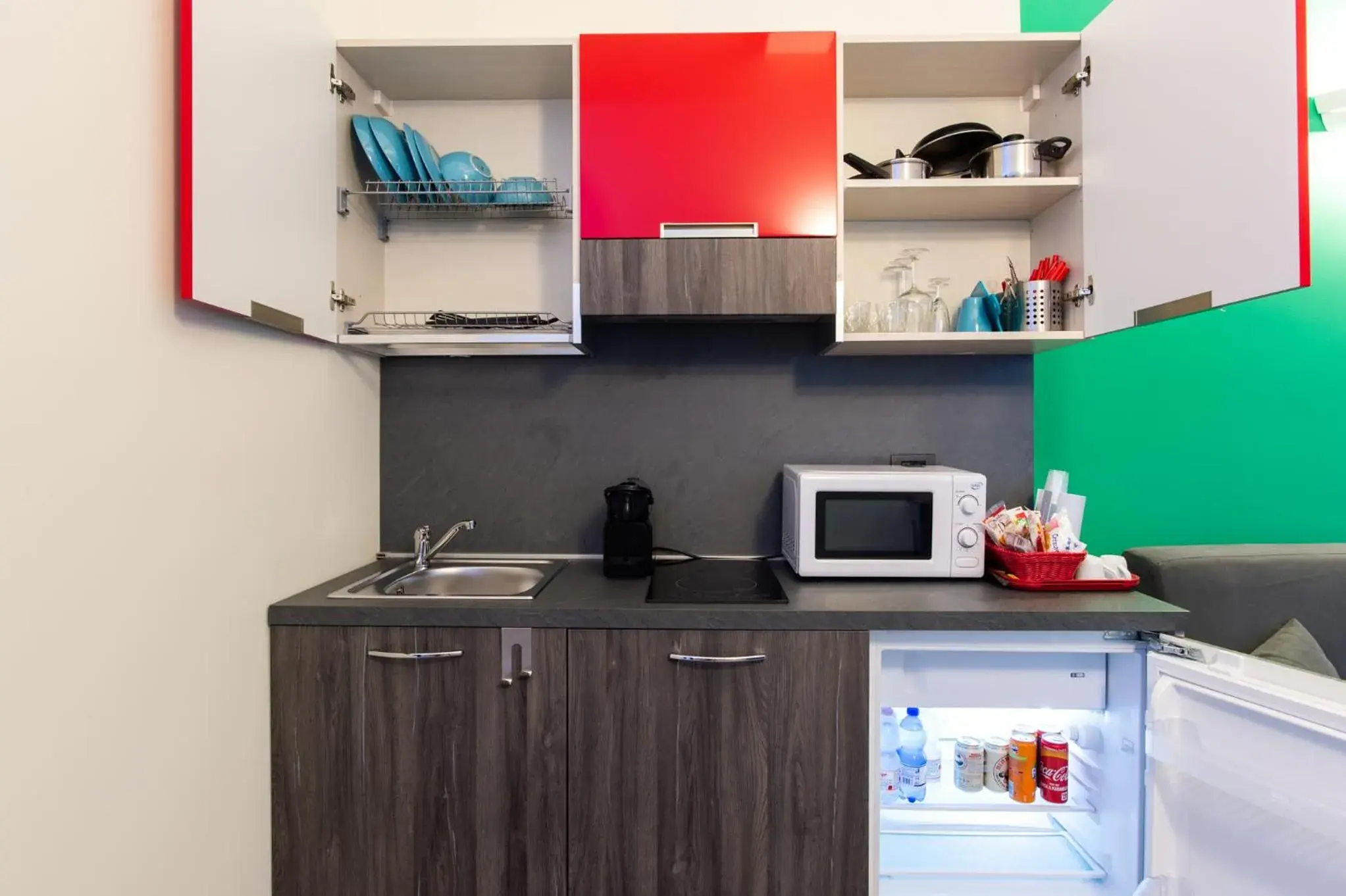 Dining area, Kitchen/Kitchenette in Aparthotel Porta Nuova