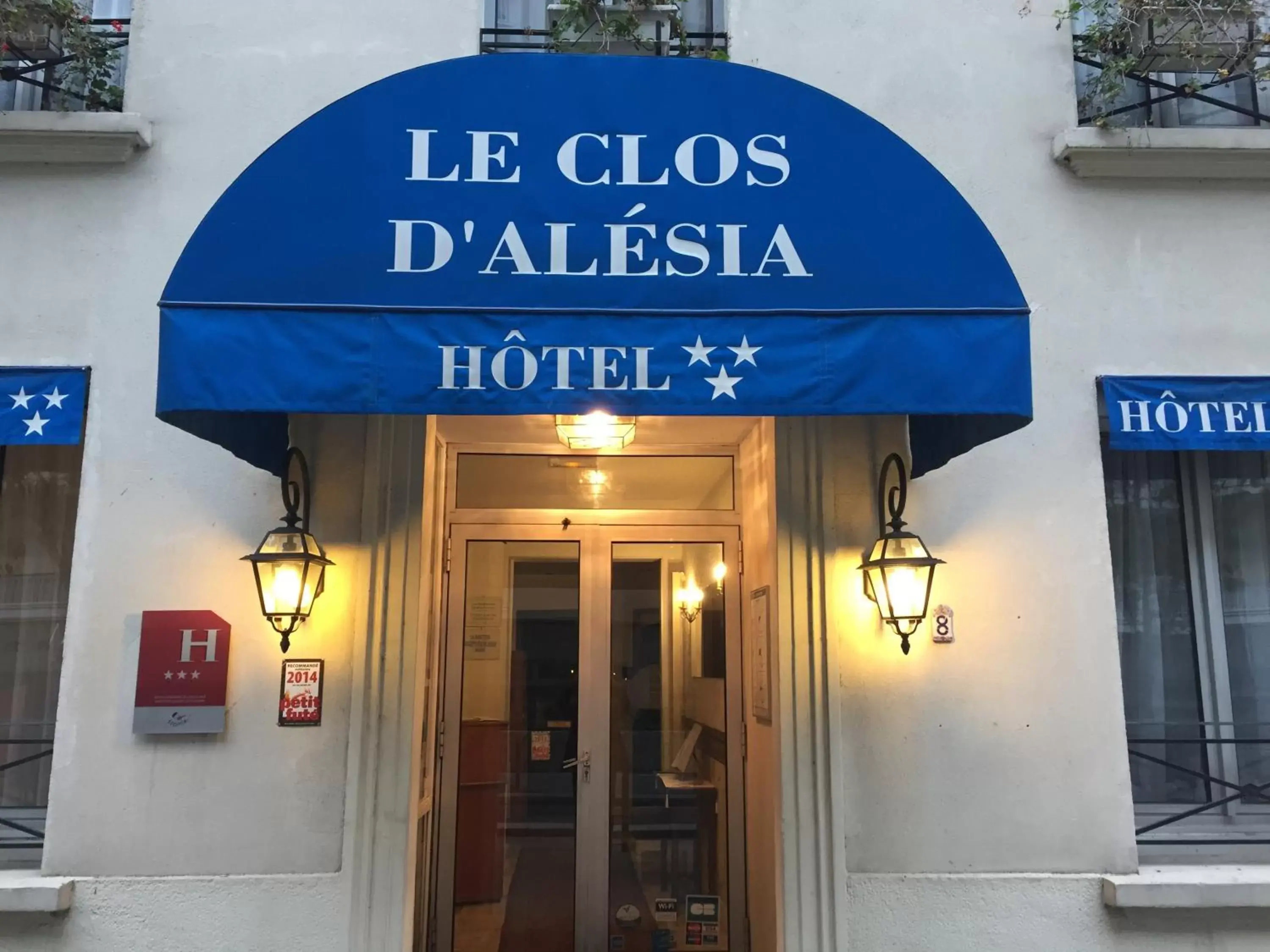 Facade/entrance in Hotel Le Clos d'Alésia