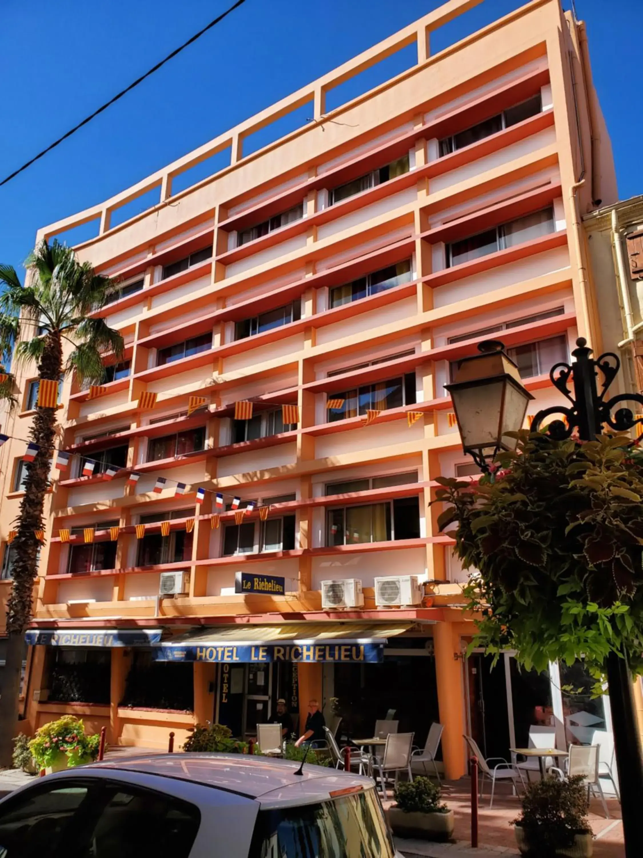 Facade/entrance, Property Building in Le Richelieu