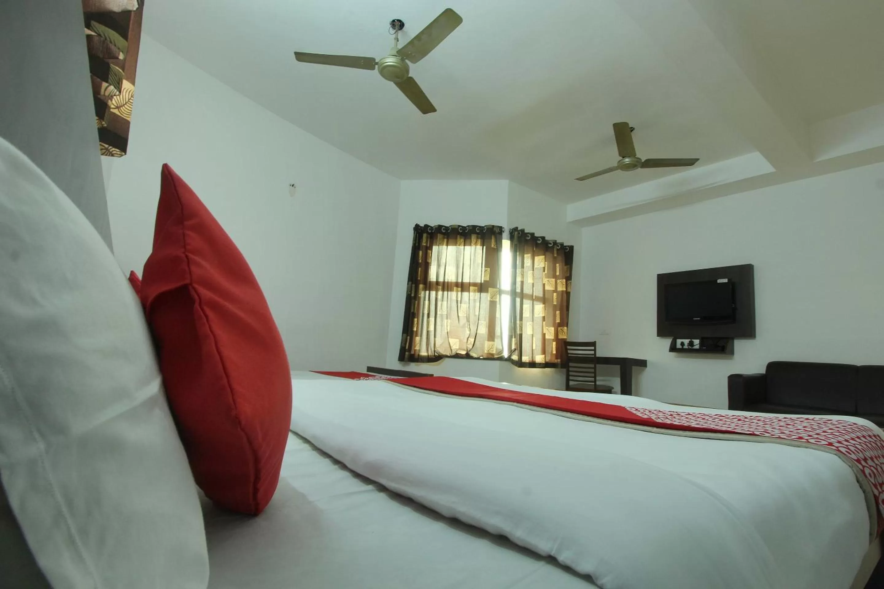 Bed in Lake View Hotel