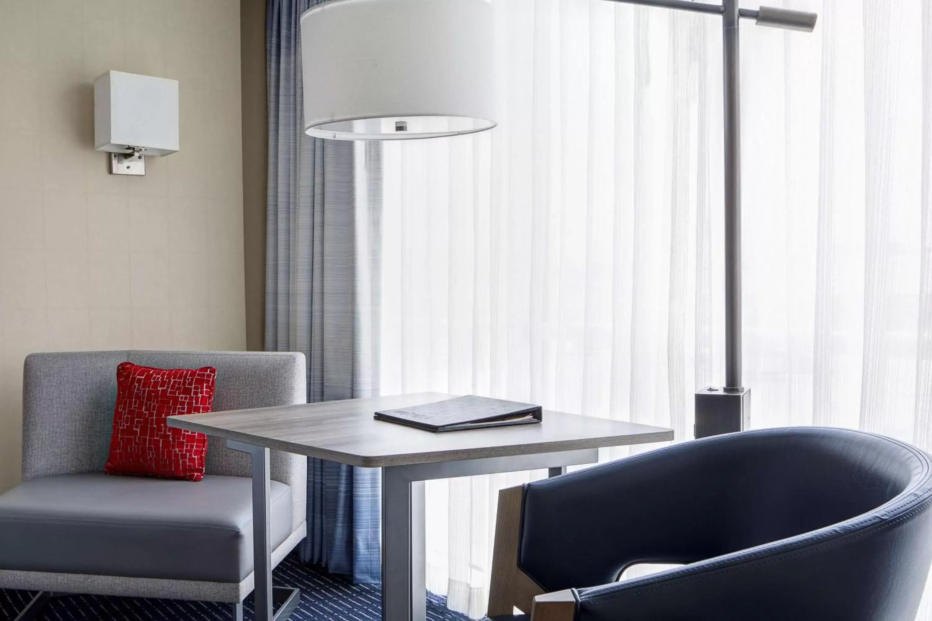 Bedroom, Seating Area in Hyatt Regency Baltimore