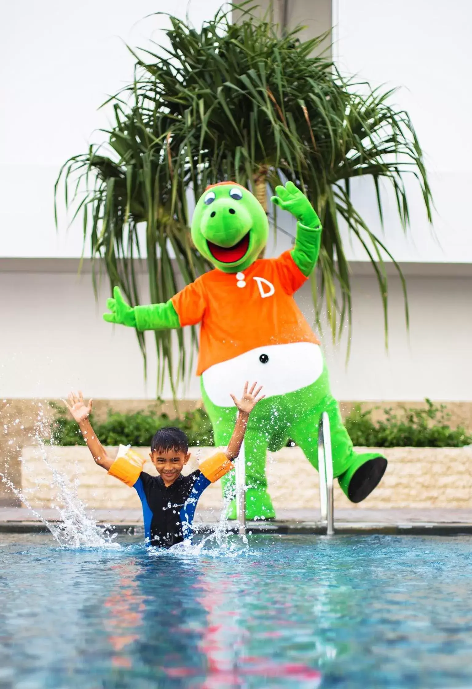 Swimming pool in HARRIS Hotel and Conventions Denpasar Bali Swimming pool in HARRIS Hotel and Conventions Denpasar Bali