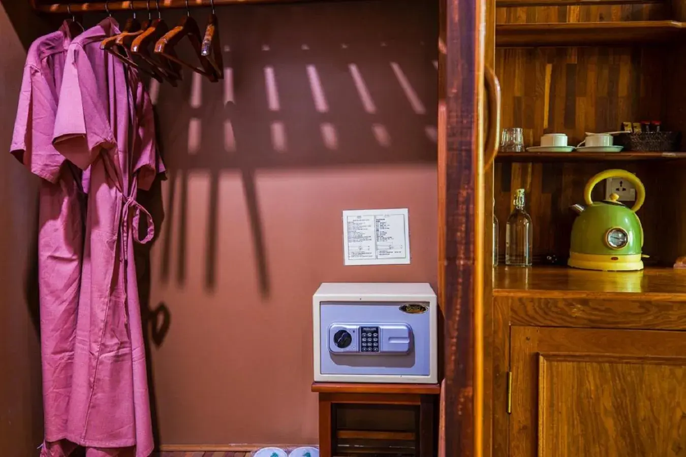 Bedroom, TV/Entertainment Center in Pierre Hotel