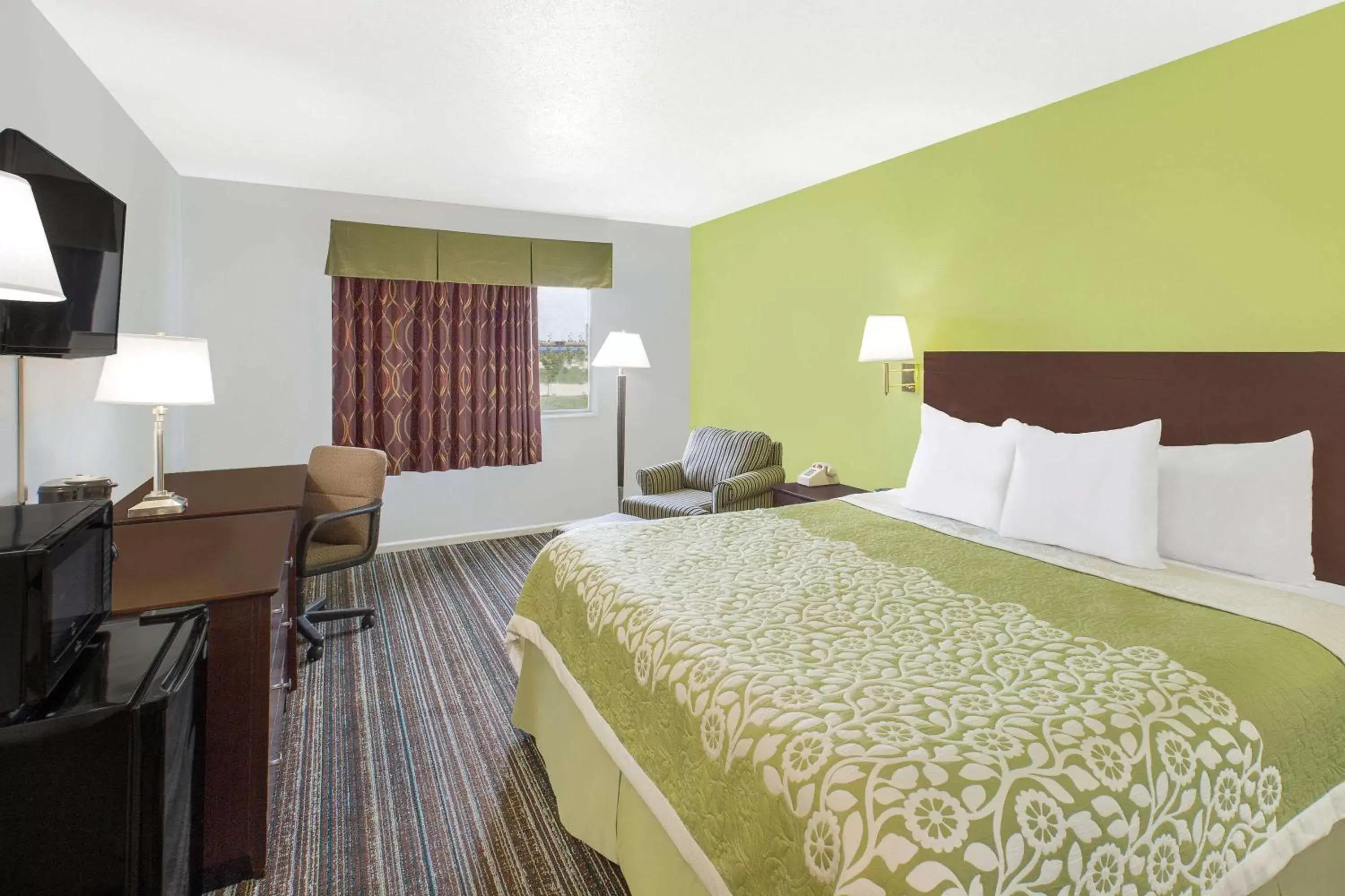 Photo of the whole room, Bed in Days Inn by Wyndham York