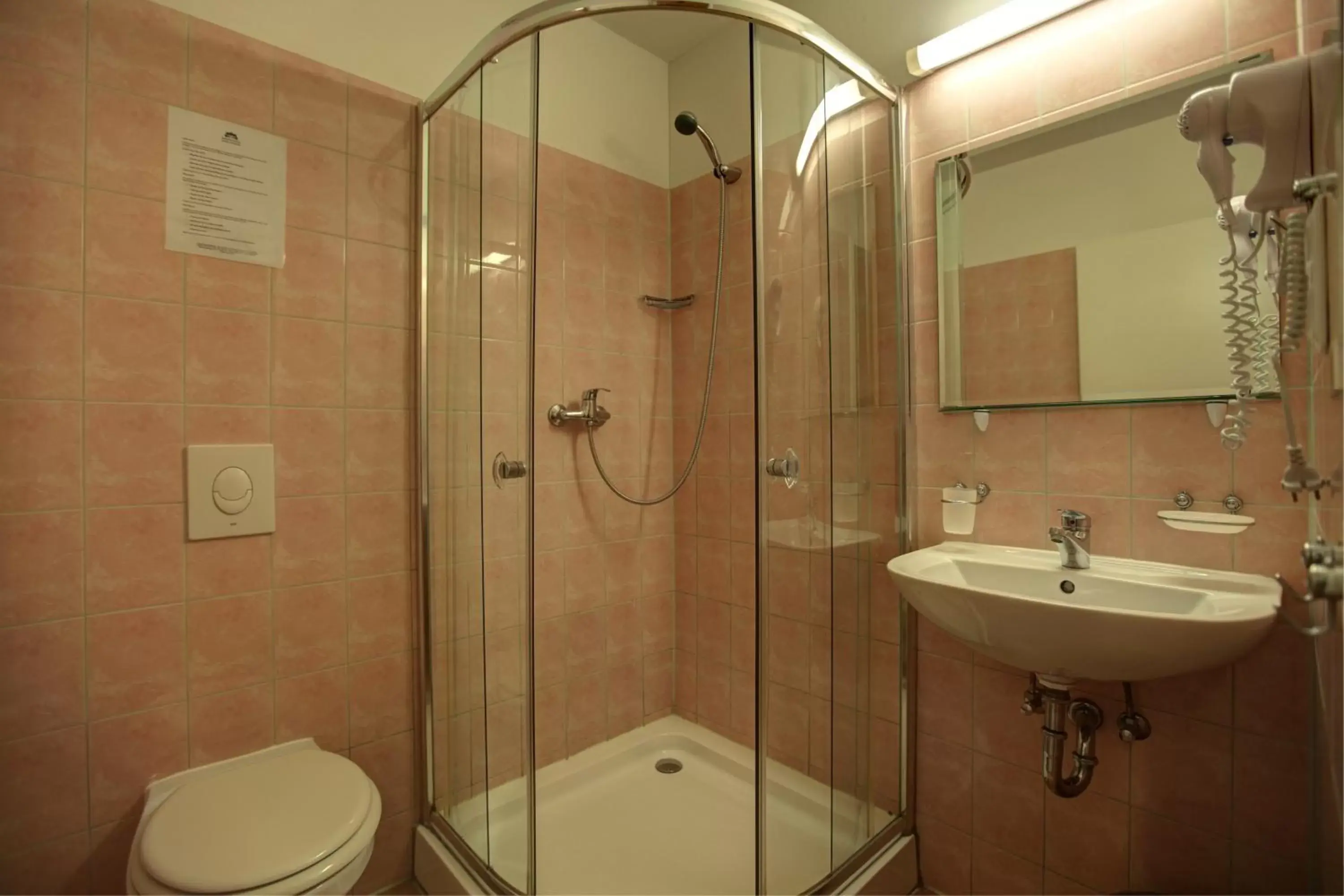Bathroom in Hotel Pension Bernstein am Kurfürstendamm