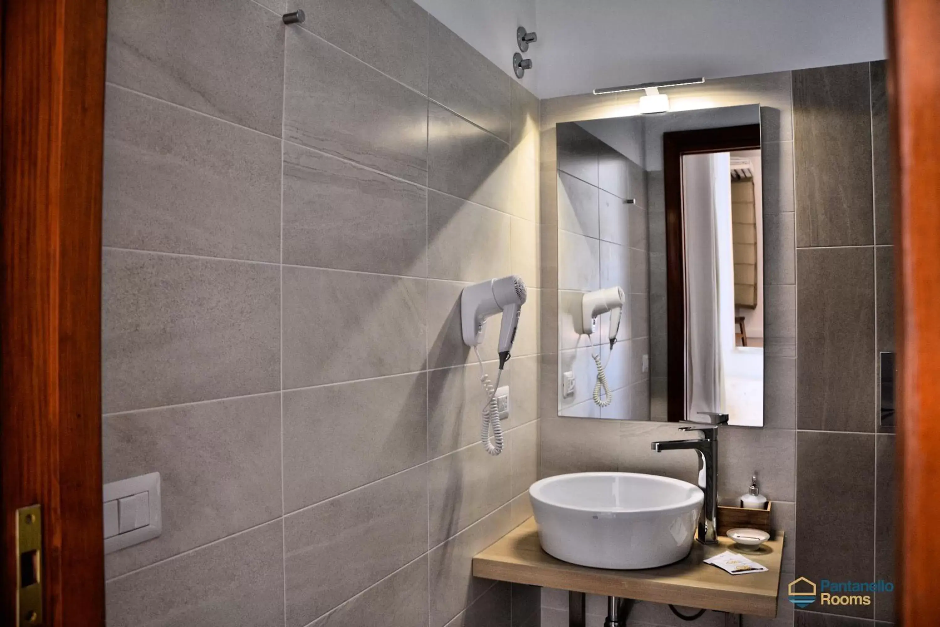 Shower, Bathroom in Pantanello Rooms Avola
