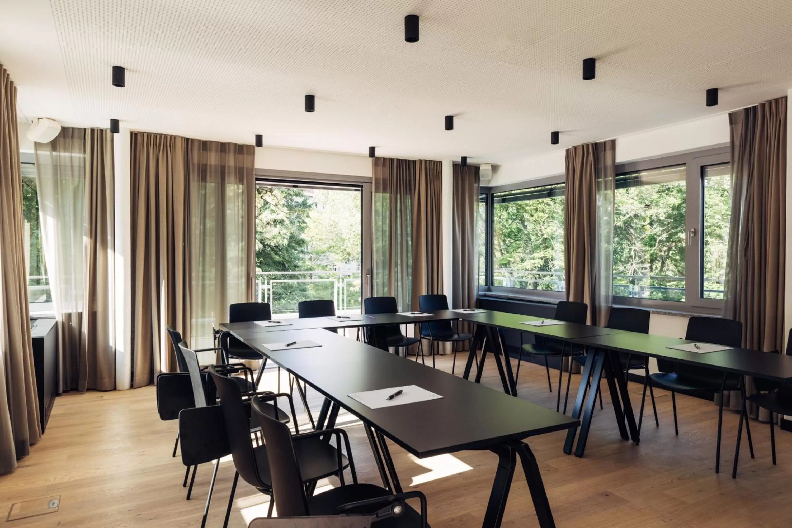 Business facilities in harry's home Berlin-Moabit hotel & apartments