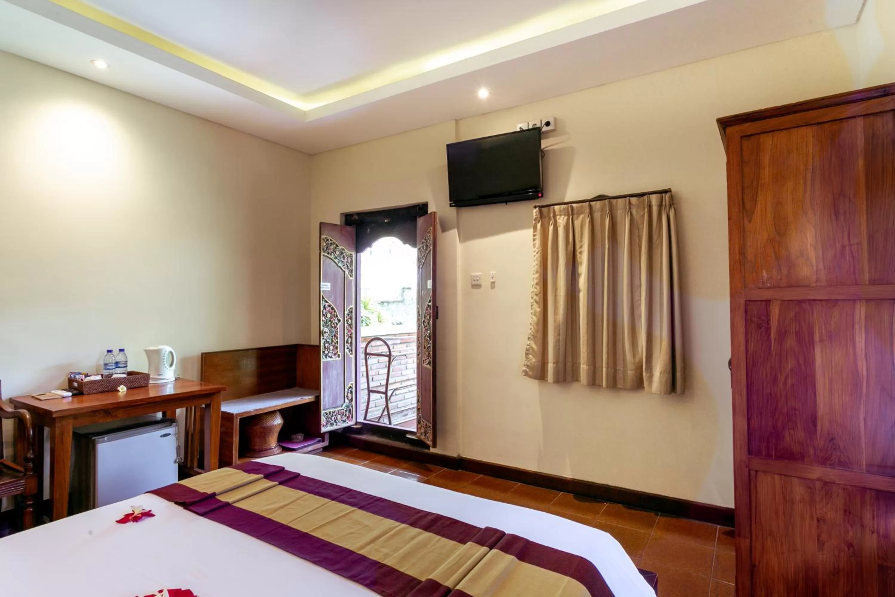 TV and multimedia, Bed in Lumbung Sari Ubud Hotel - CHSE Certified