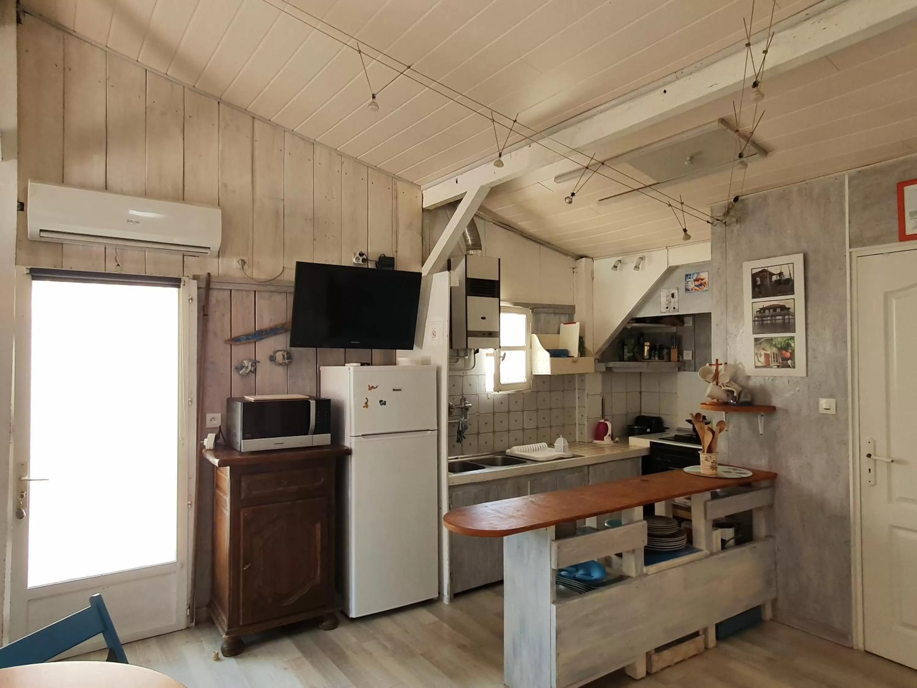 Kitchen or kitchenette in a2pasdelaforet