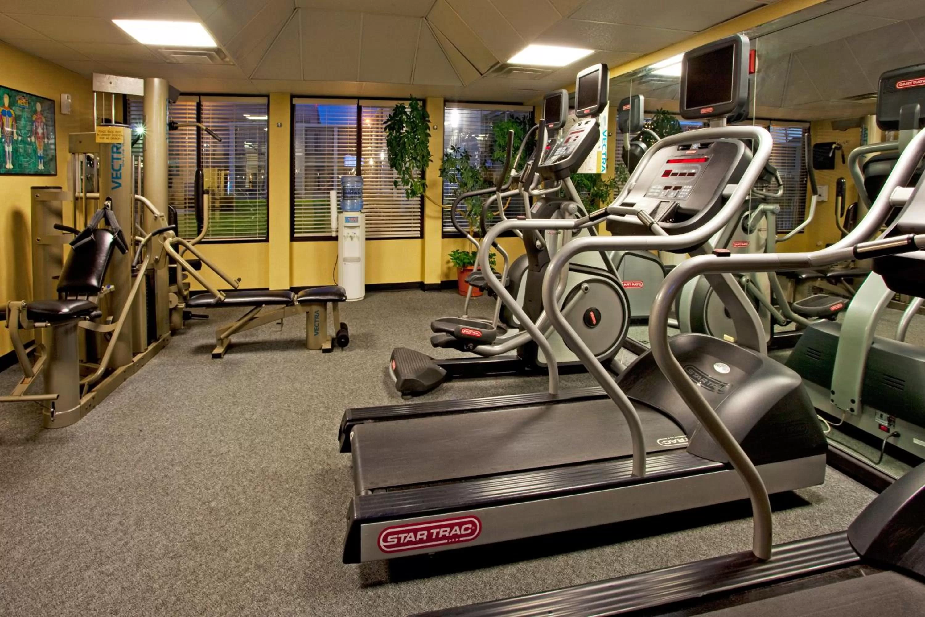 Fitness centre/facilities in Buffalo Airport Hotel