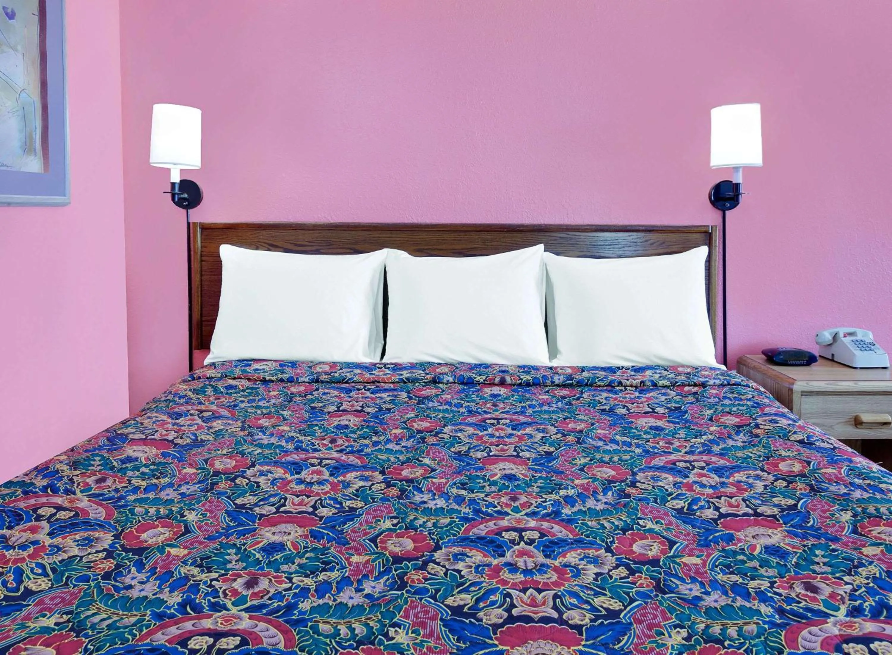 Photo of the whole room, Bed in Knights Inn Muskogee