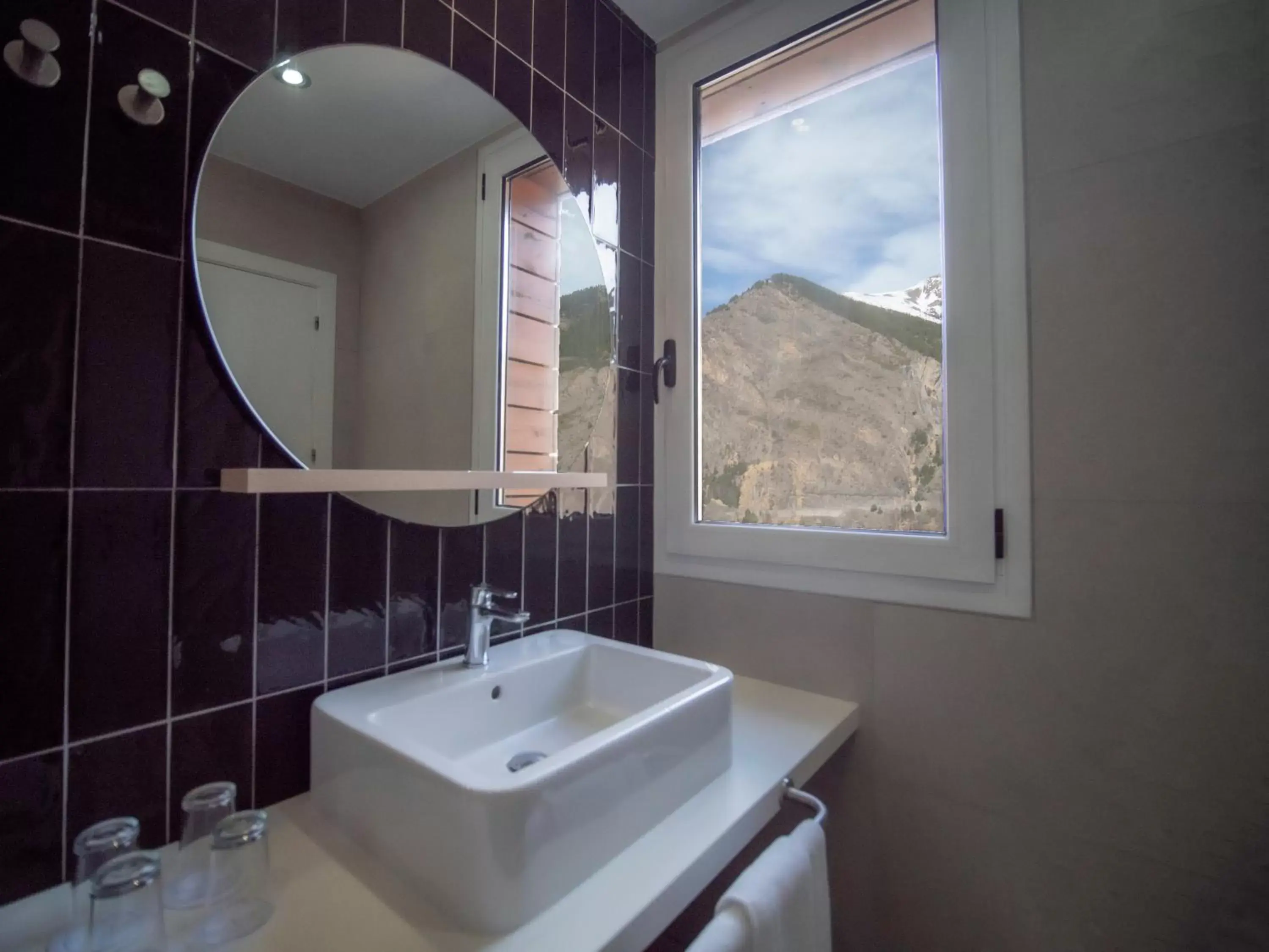 Natural landscape, Bathroom in Hotel Roc Meler