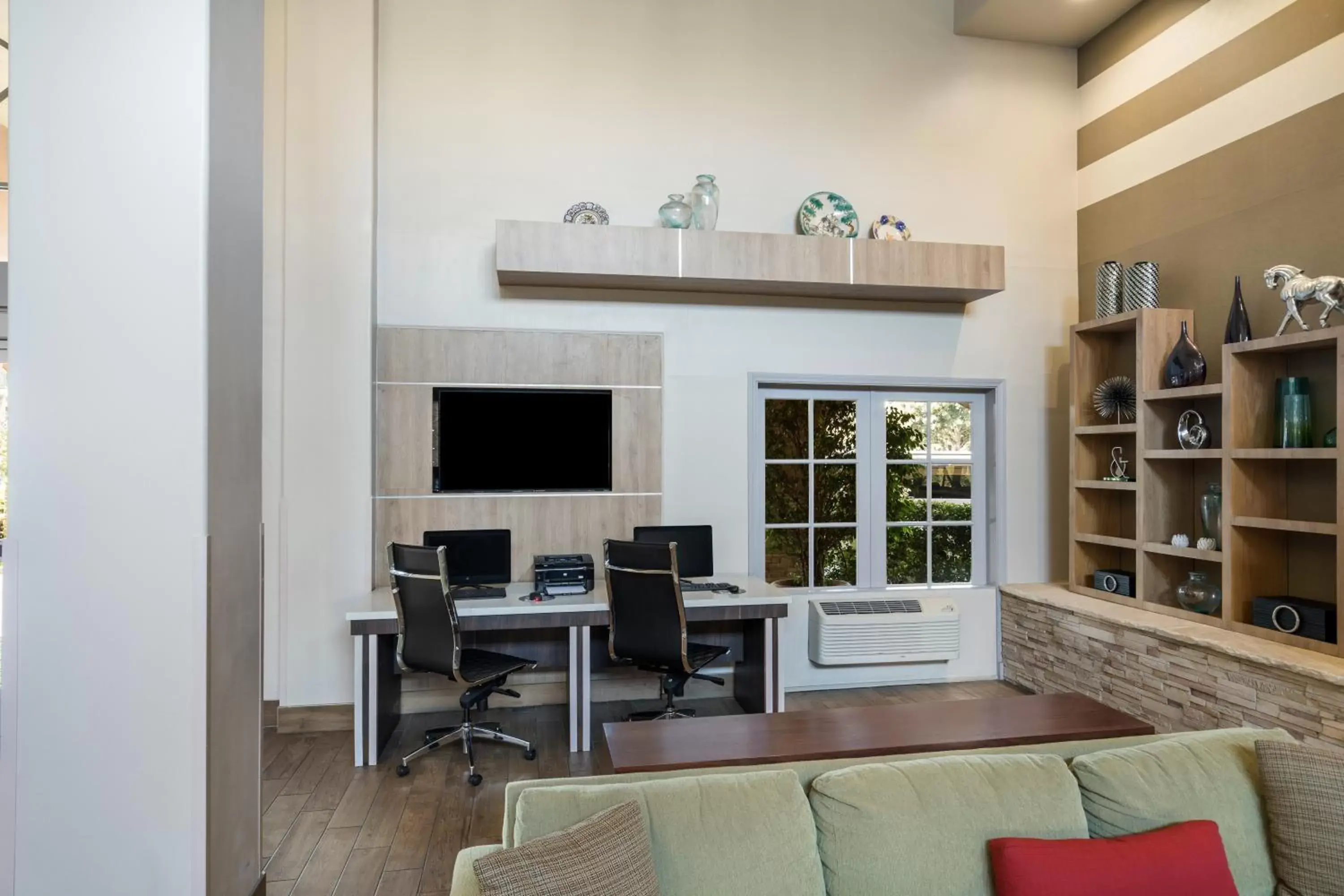 Seating Area in MainStay Suites John Wayne Airport, a Choice Hotel