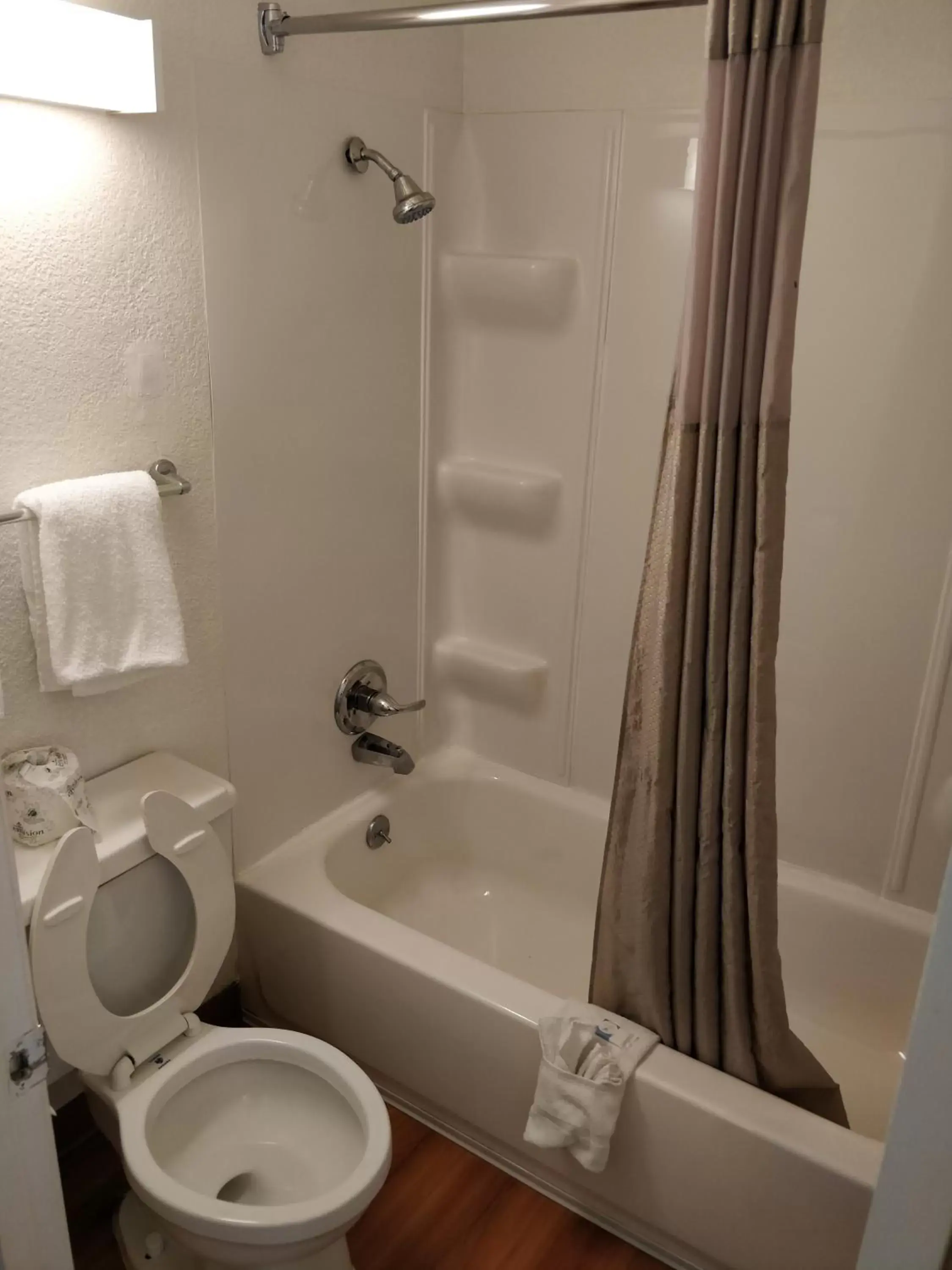 Bathroom in Motel 6-North Richland Hills, TX