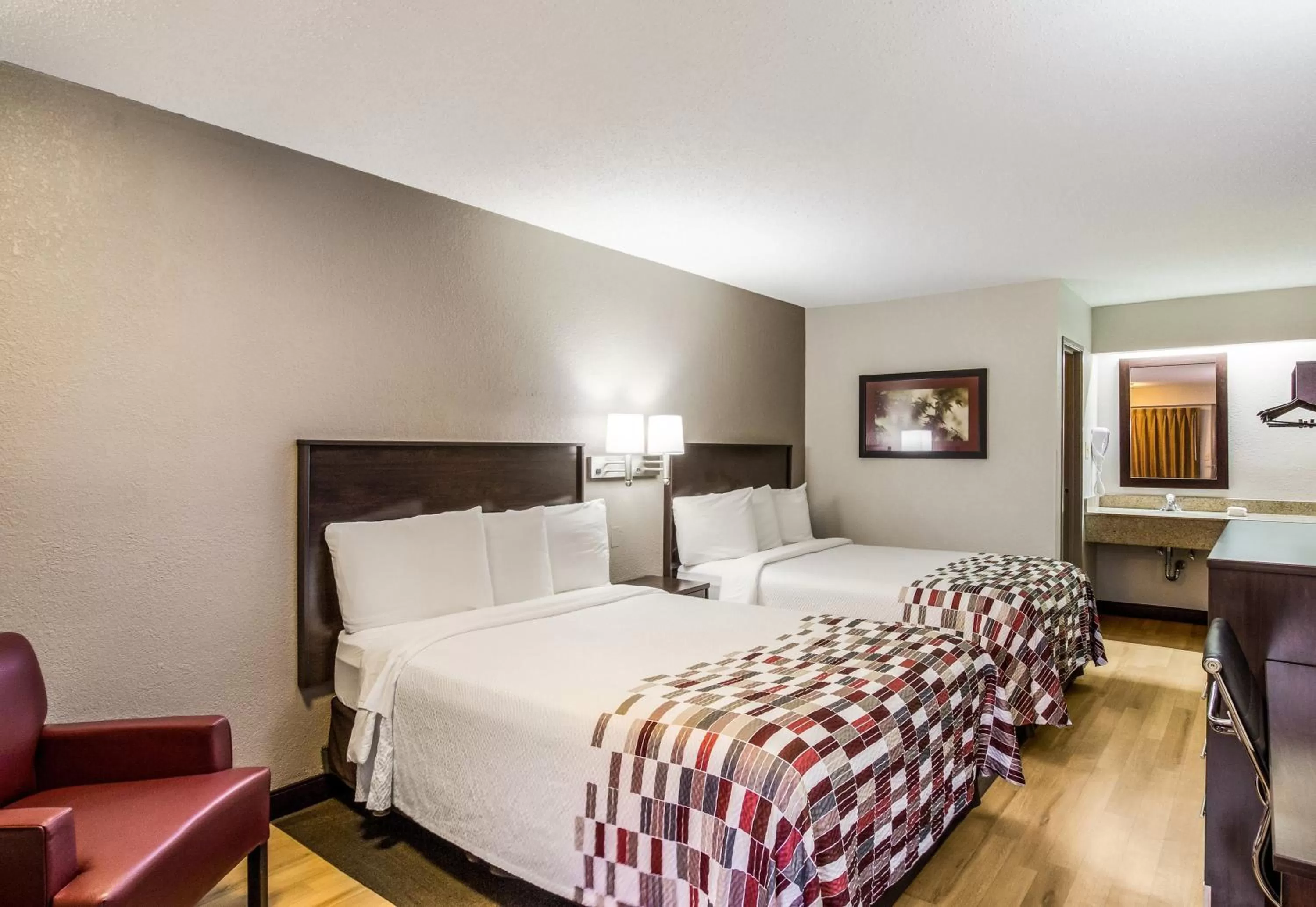 Photo of the whole room, Bed in Red Roof Inn Lexington