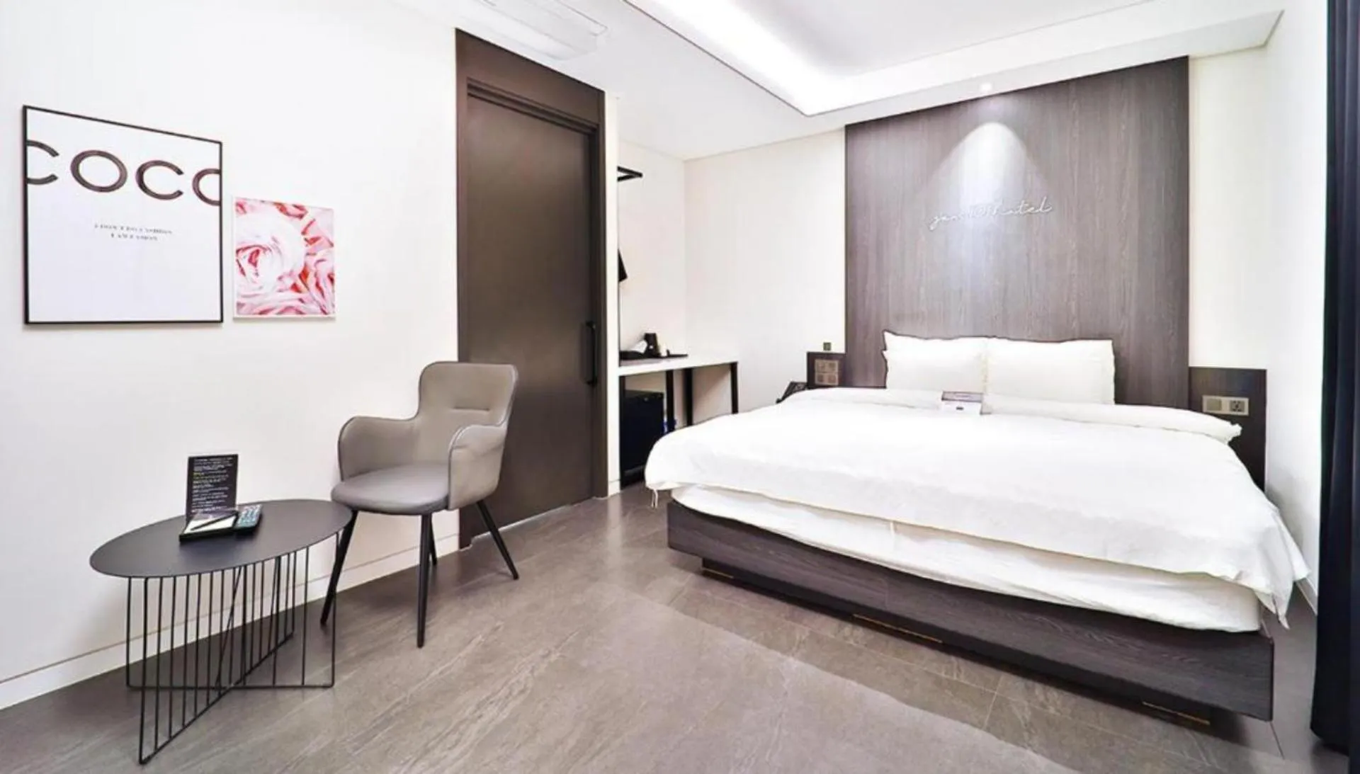 Living room, Bed in Zam101Hotel