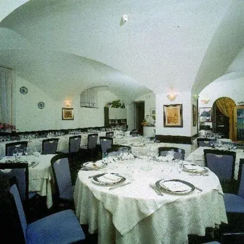 Restaurant/Places to Eat in Hotel Mediterranee