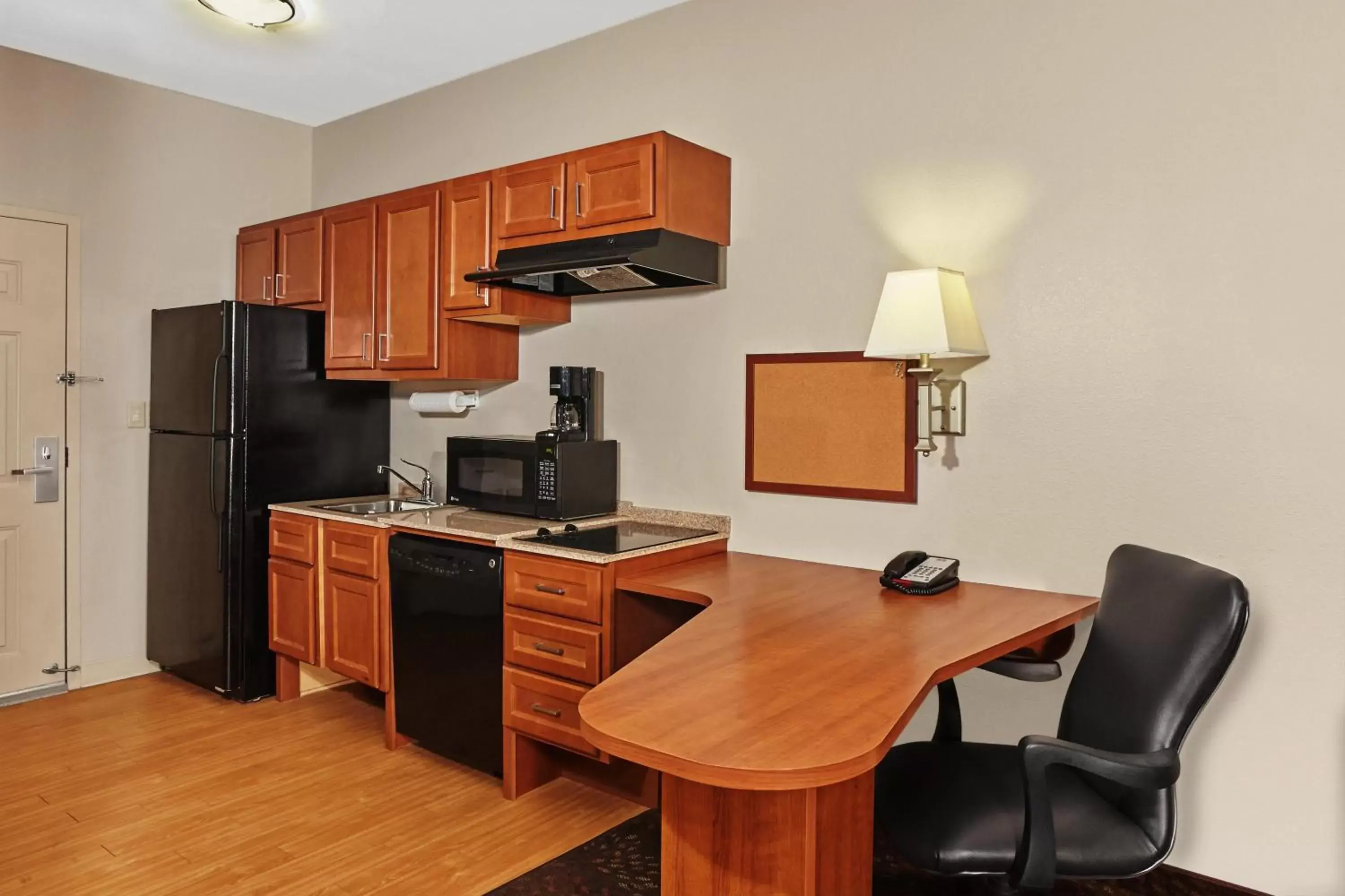 Bedroom, Kitchen/Kitchenette in Candlewood Suites Milwaukee Airport - Oak Creek, an IHG Hotel