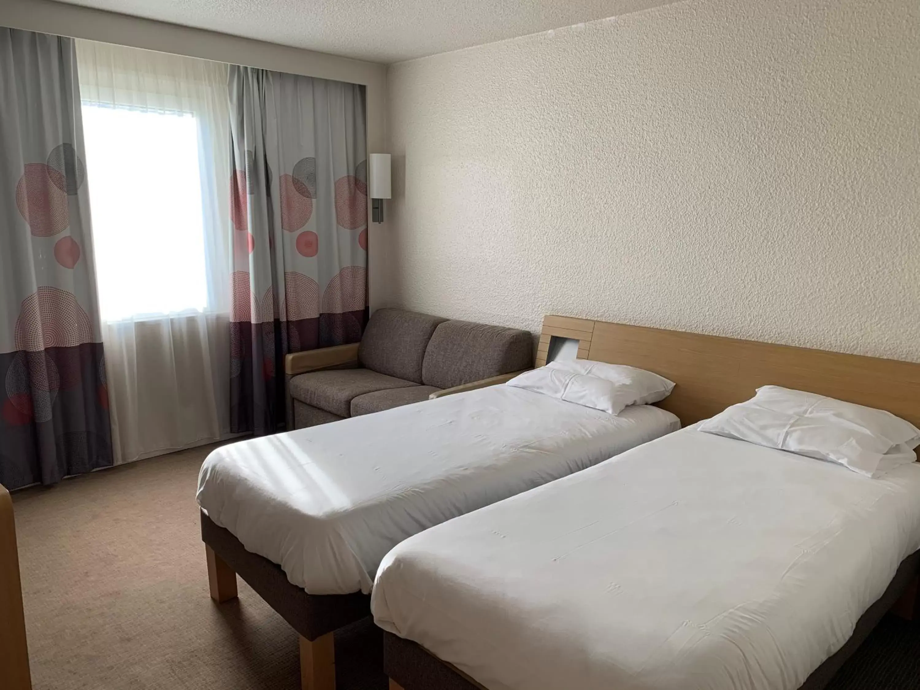 Photo of the whole room, Bed in Novotel Bordeaux Mérignac