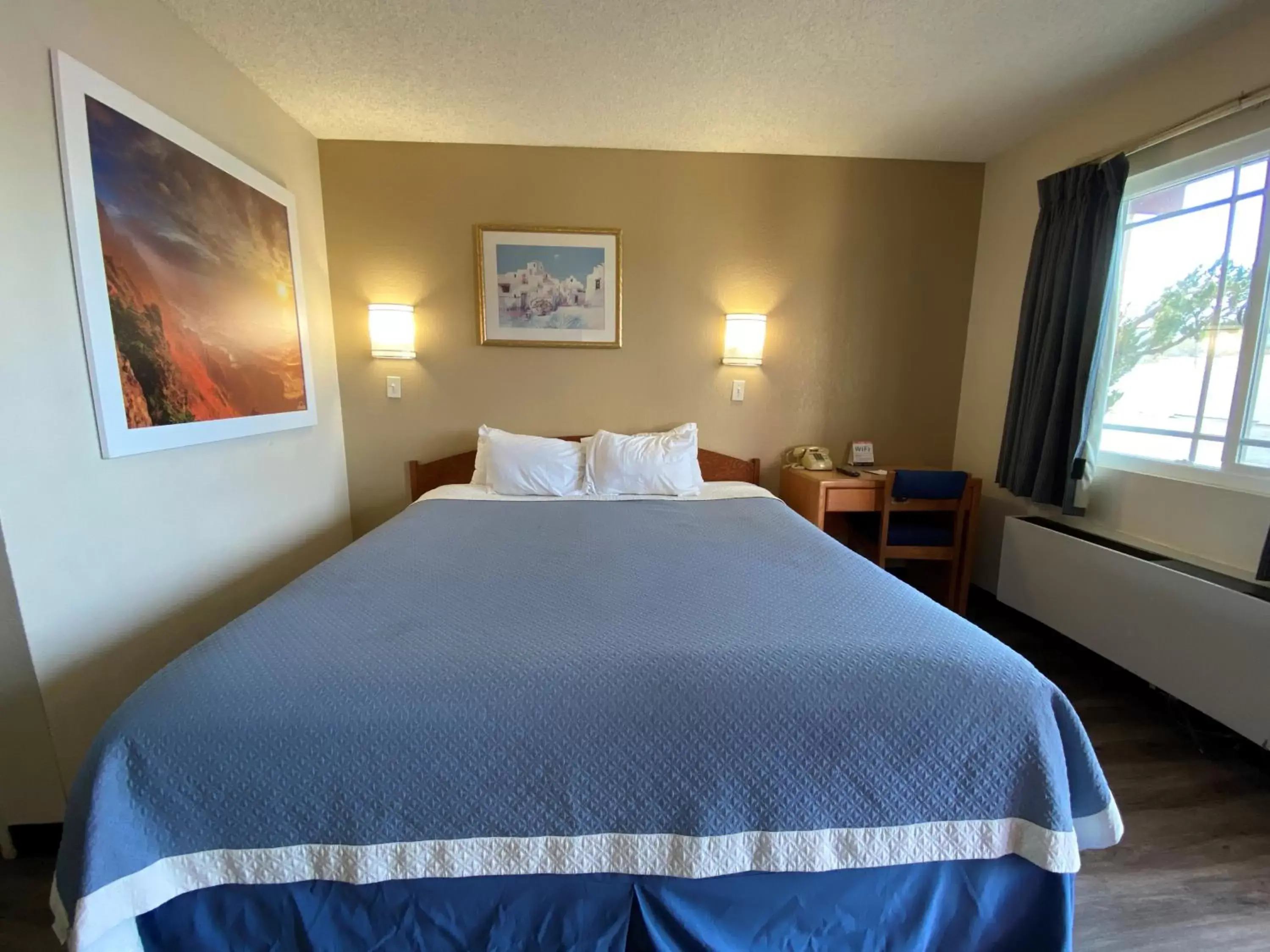 Bed in Days Inn by Wyndham Barstow