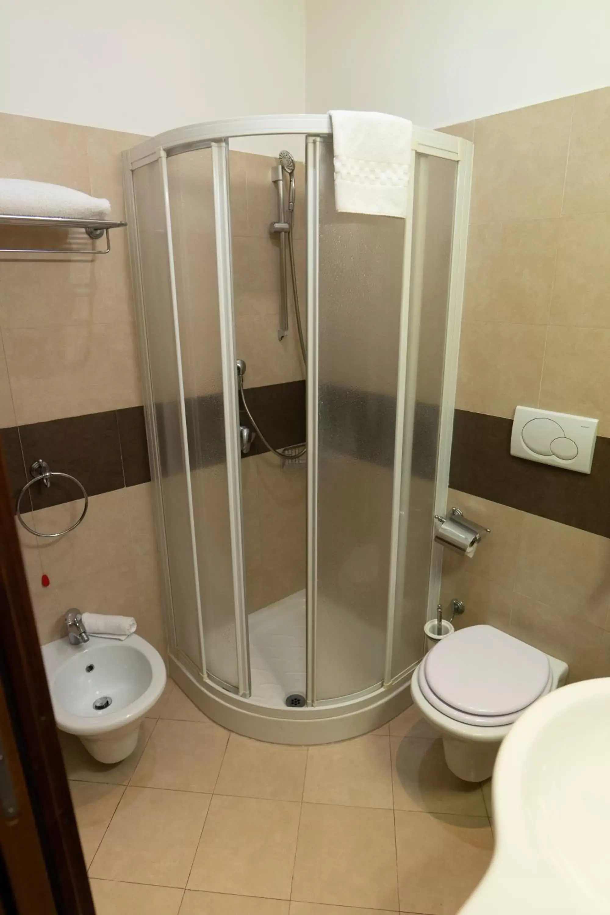 Bathroom in Crosti Hotel