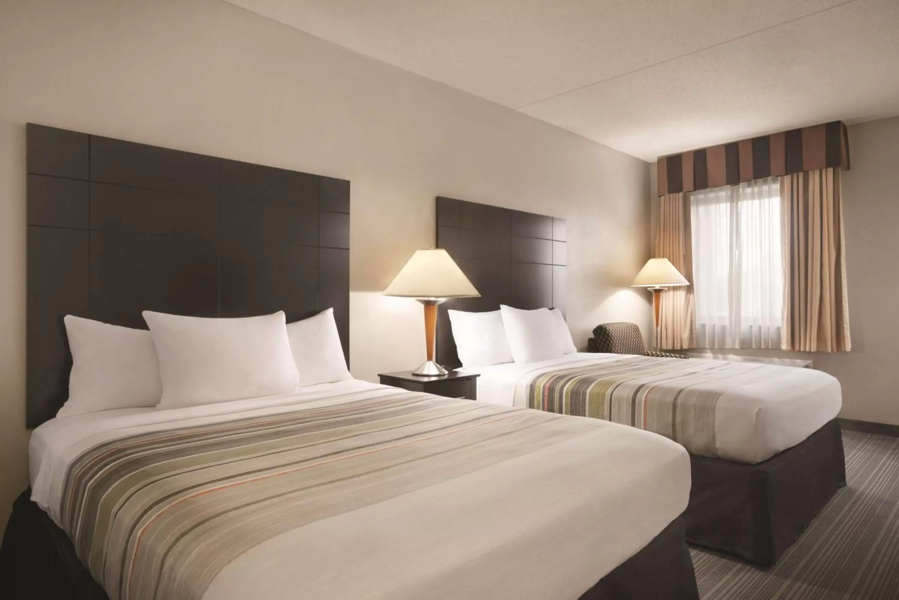 Photo of the whole room, Bed in Country Inn & Suites by Radisson, Indianapolis East, IN