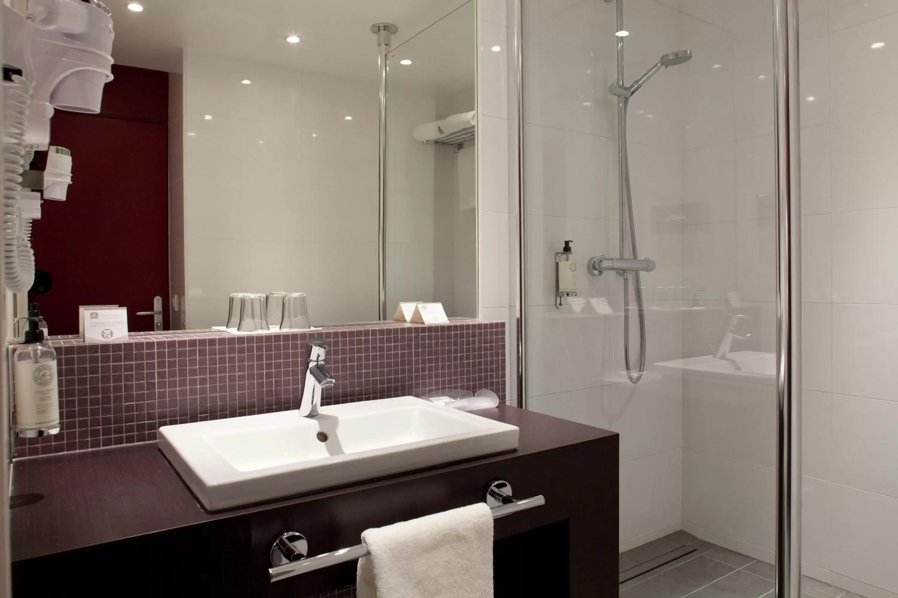 Bathroom in Best Western Premier Hotel de la Paix