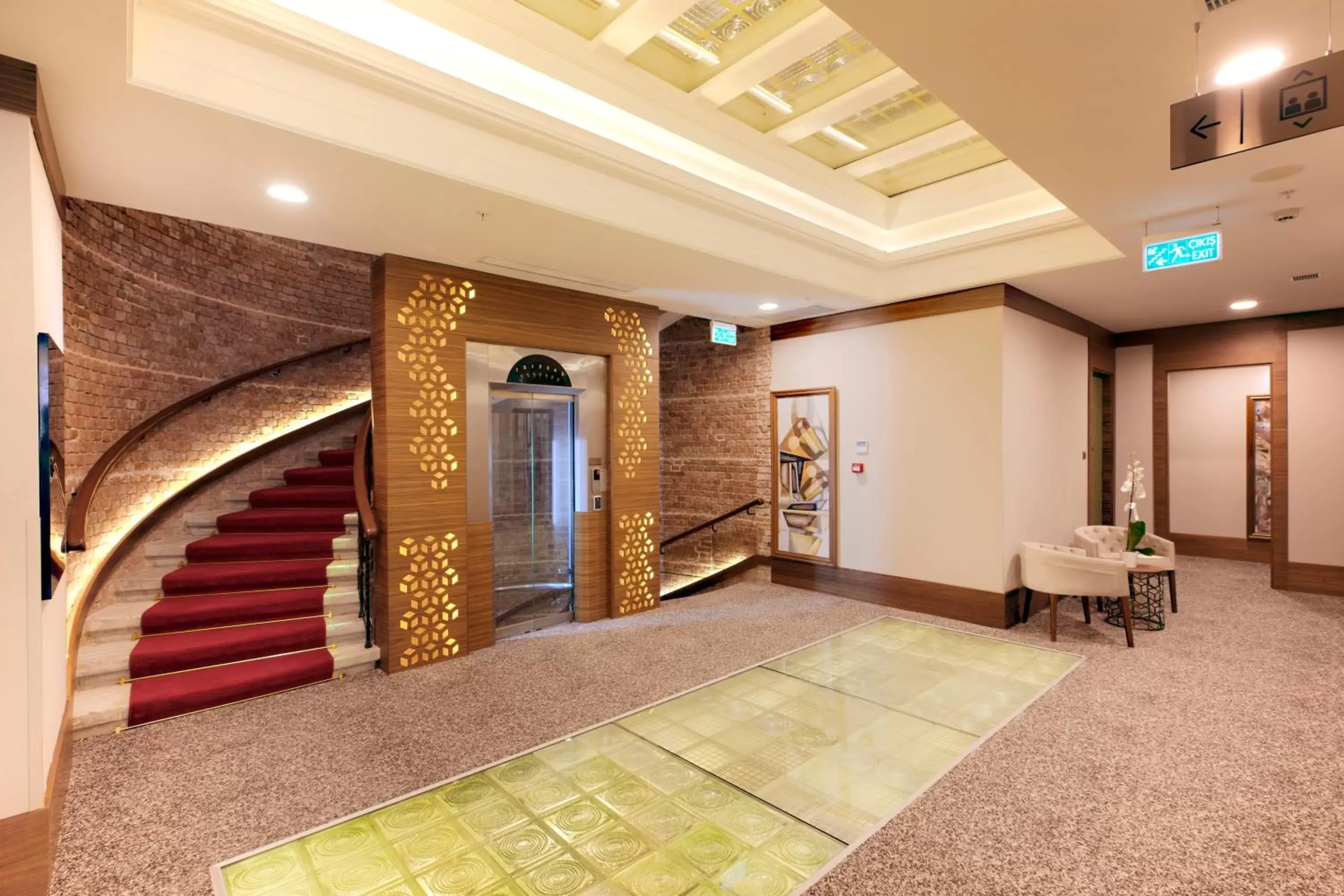 Property building, Lobby/Reception in Mercure Istanbul Sirkeci