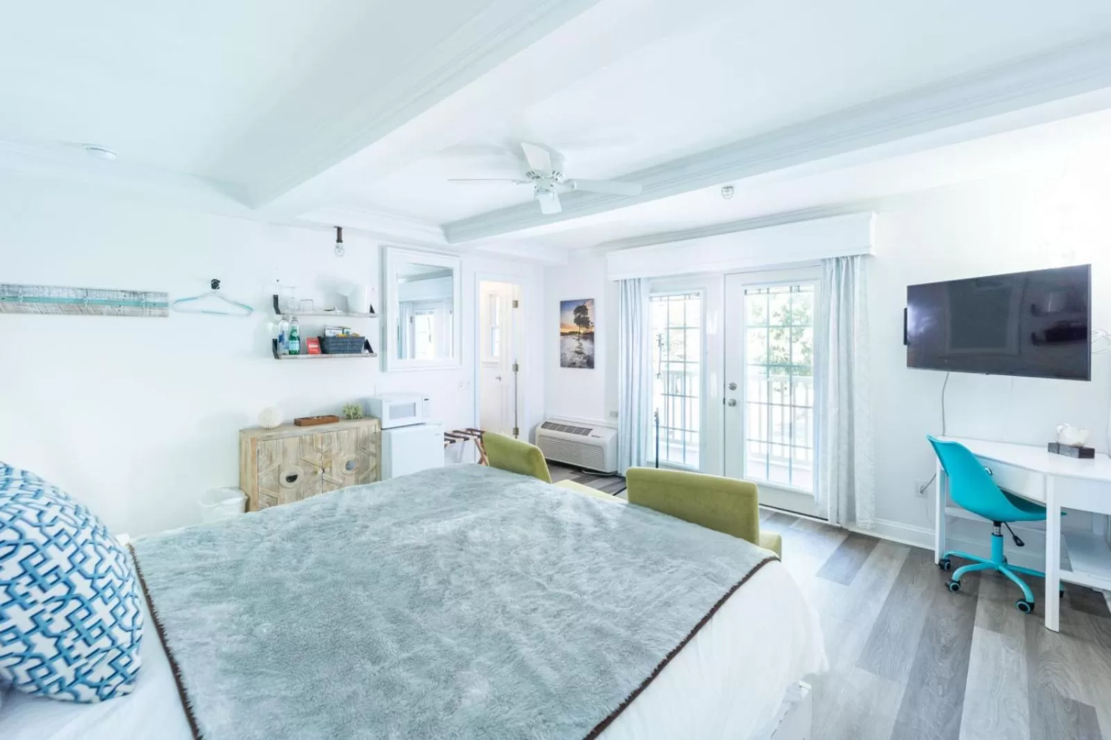 Bed in Canalside Inn