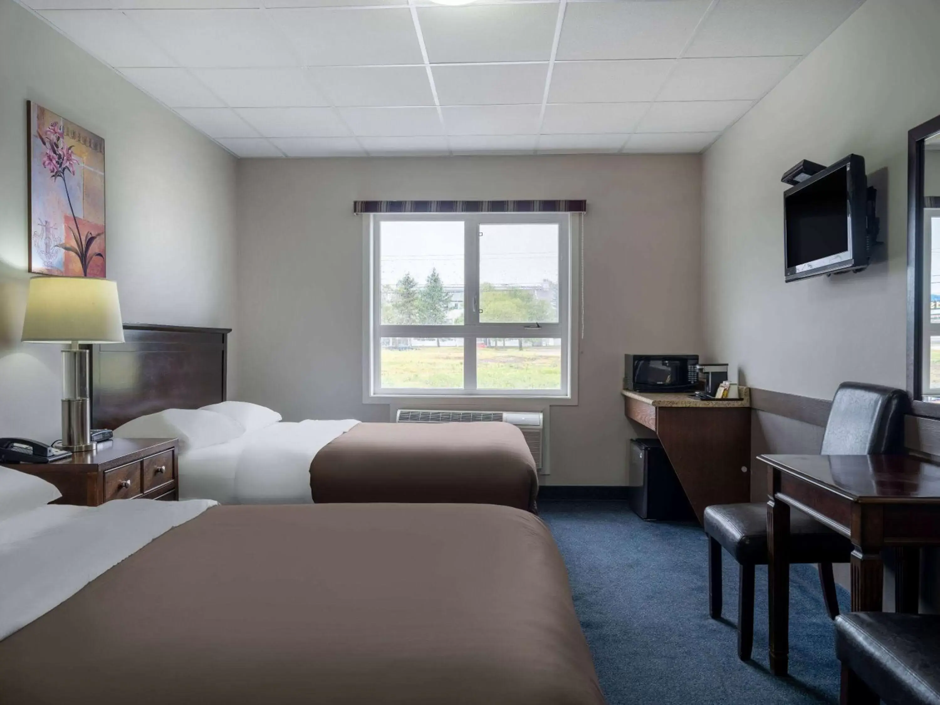 Photo of the whole room in Travelodge by Wyndham Wetaskiwin