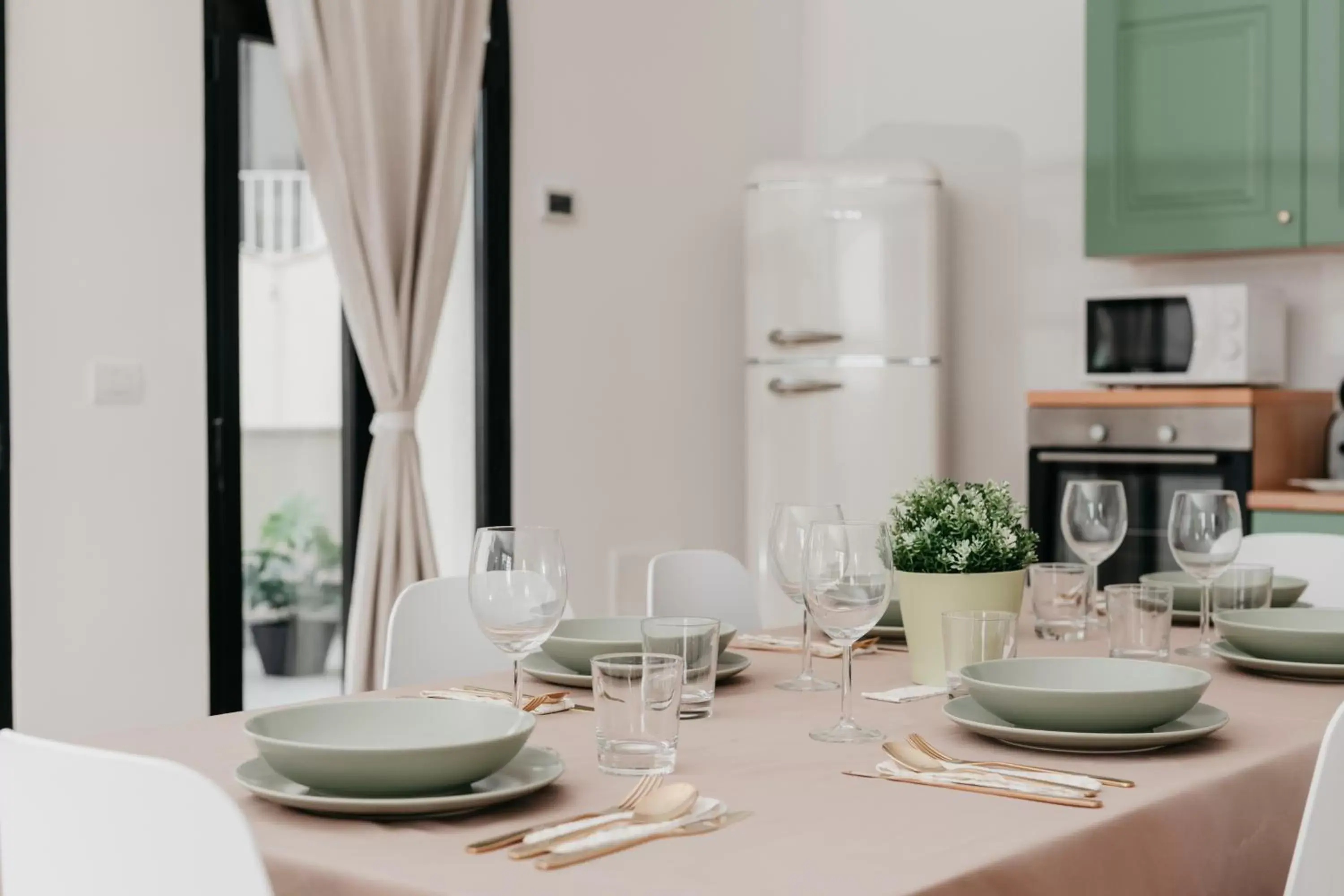 Kitchen or kitchenette, Dining Area in Vista Napoli Residence by Casa Napoletana
