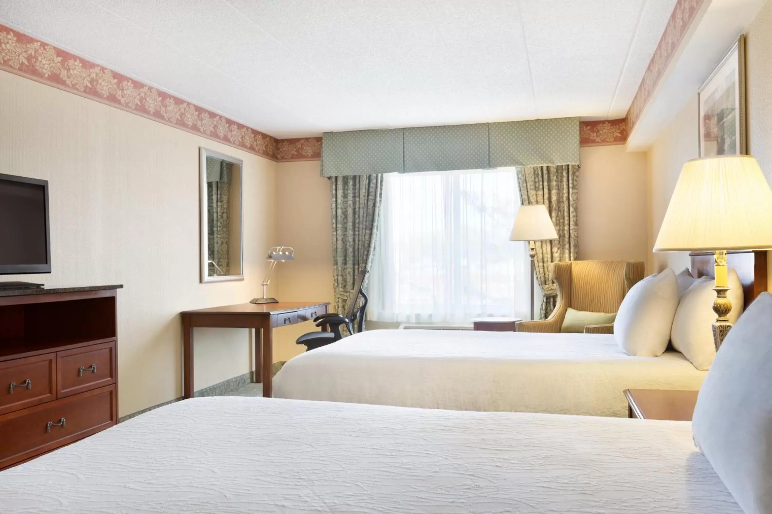 Photo of the whole room, Bed in Hilton Garden Inn Fairfax