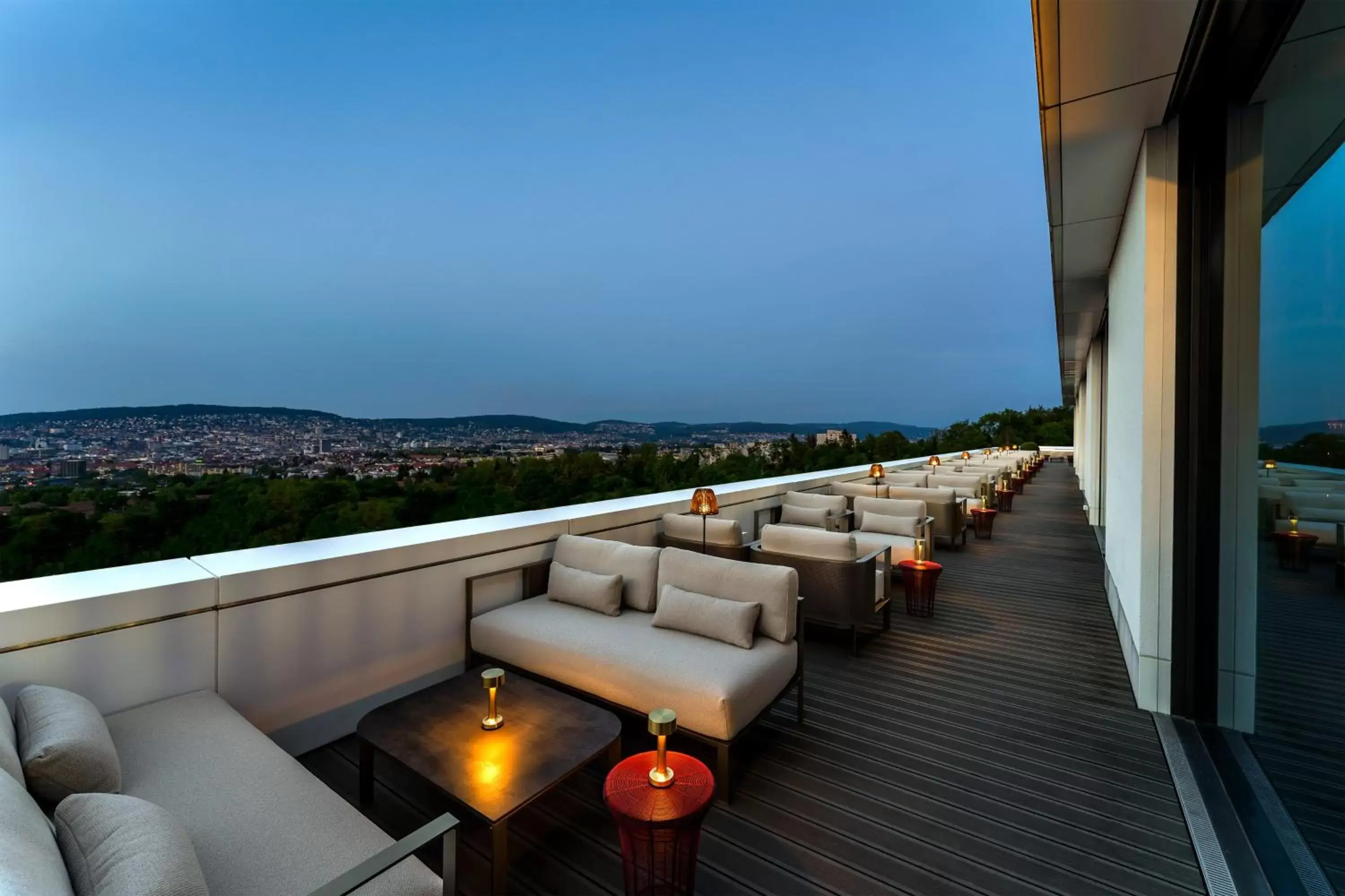 Restaurant/places to eat, Balcony/Terrace in FIVE Zurich - Luxury City Resort