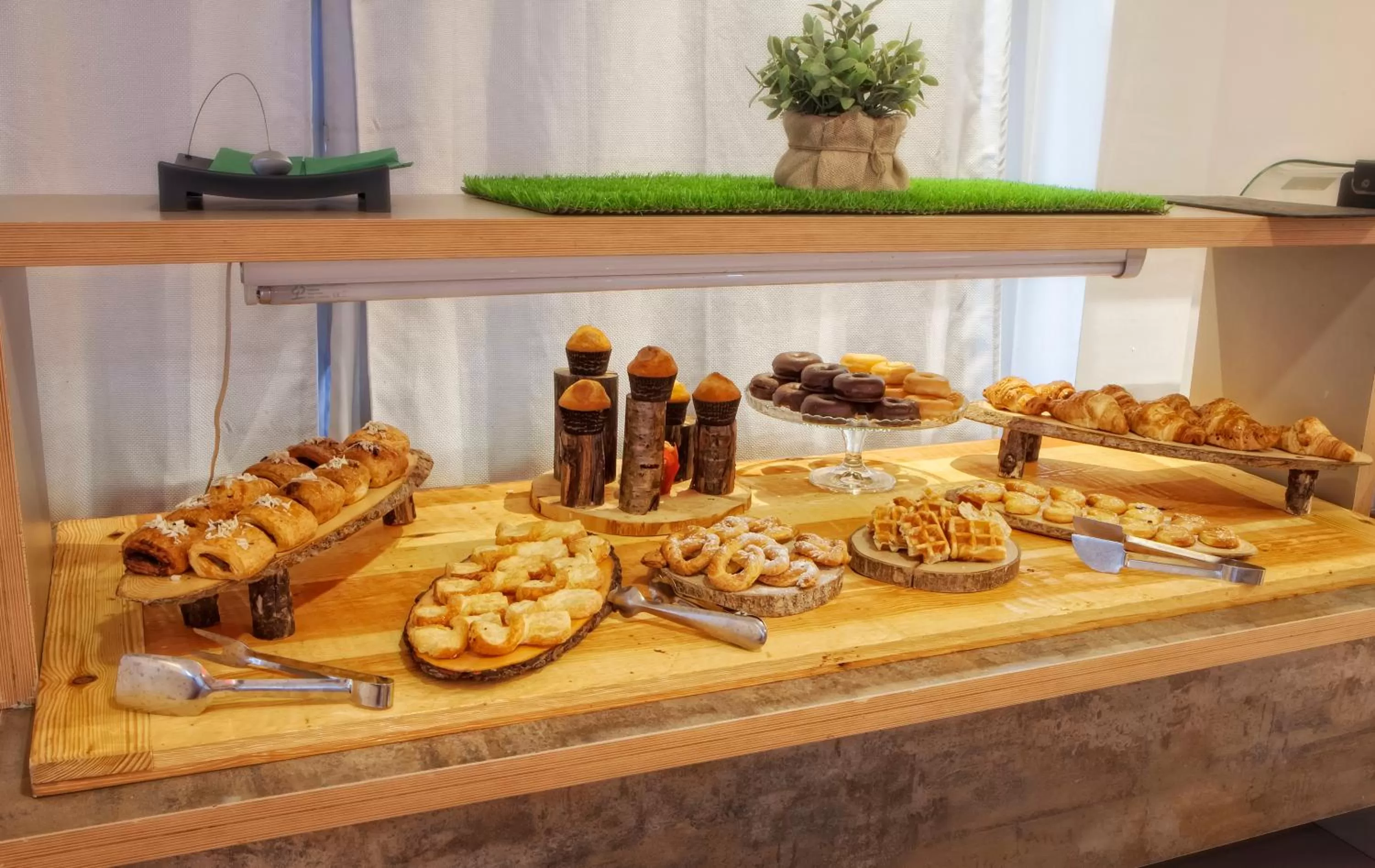 Buffet breakfast in Hotel Spa El Muelle de Suances