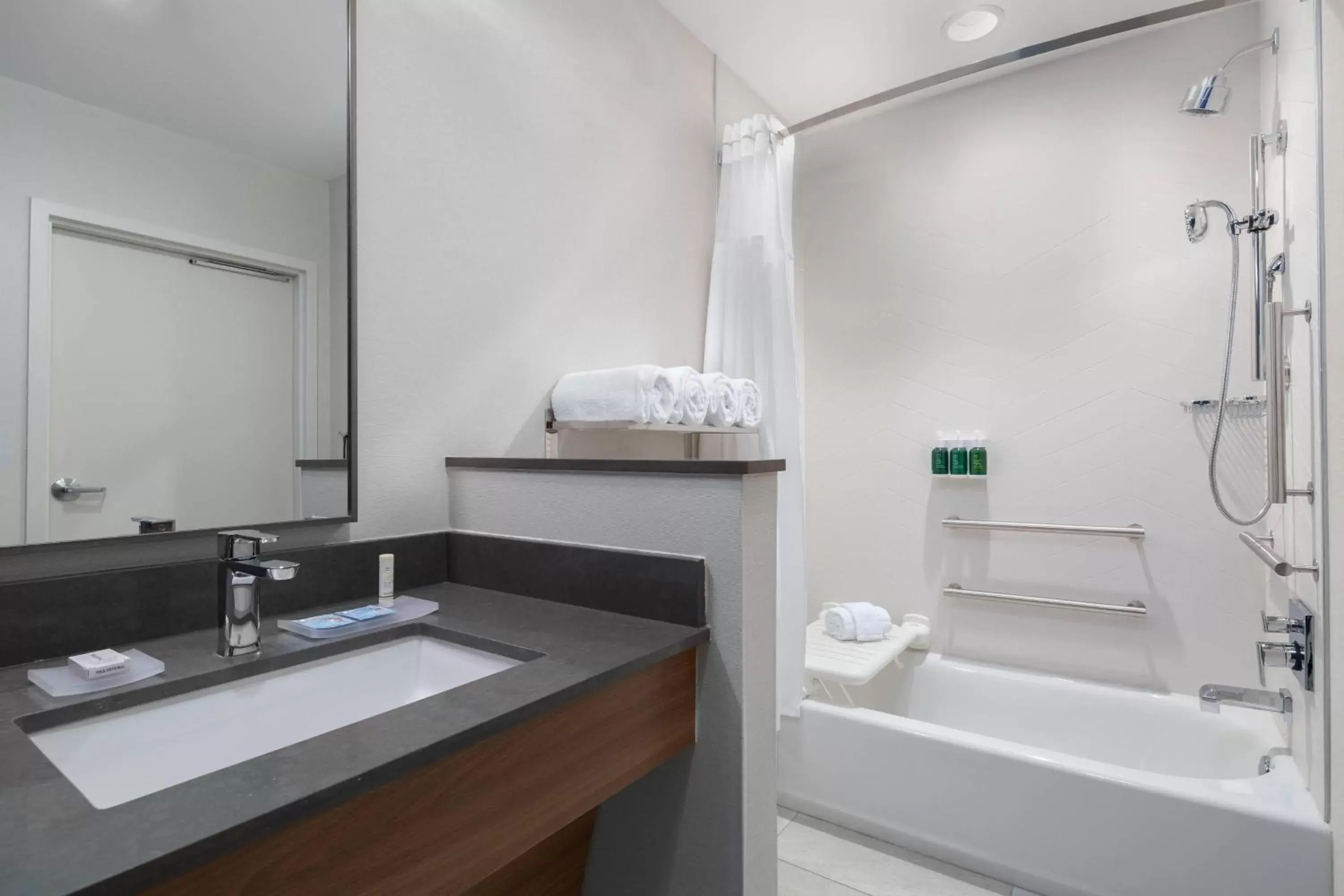 Bathroom in Fairfield Inn & Suites by Marriott Kenosha Pleasant Prairie